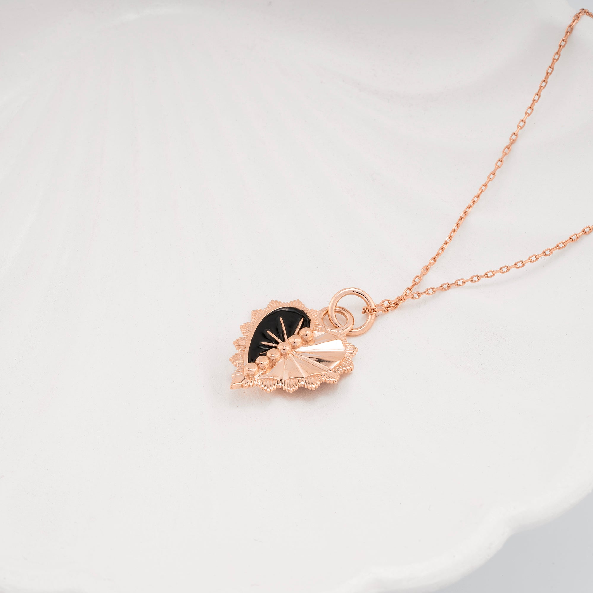 14k Gold Enamel Heart Necklace | Amora