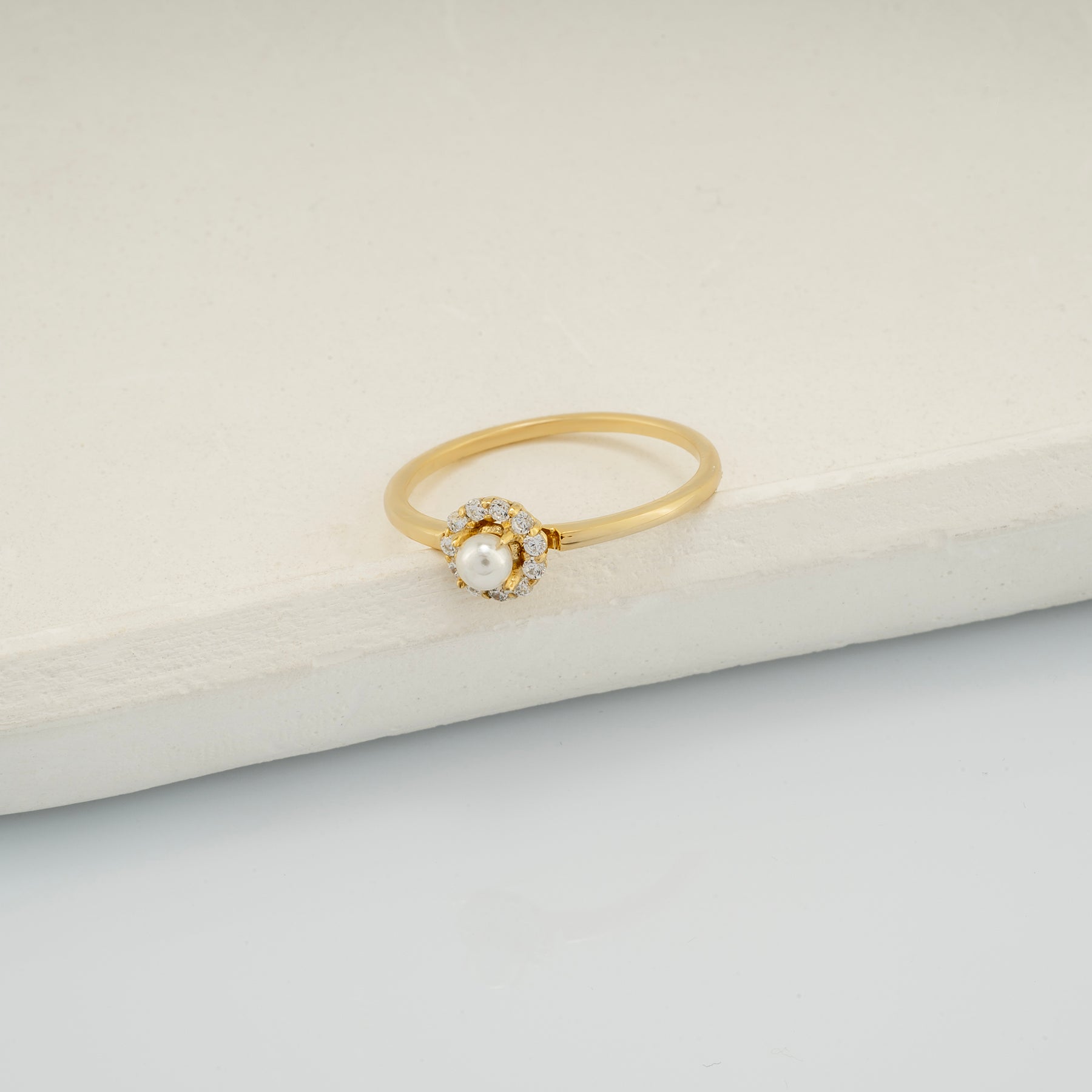 14 Ayar Altın İnci ve Pırlanta Halo Yüzük – Solvyn 