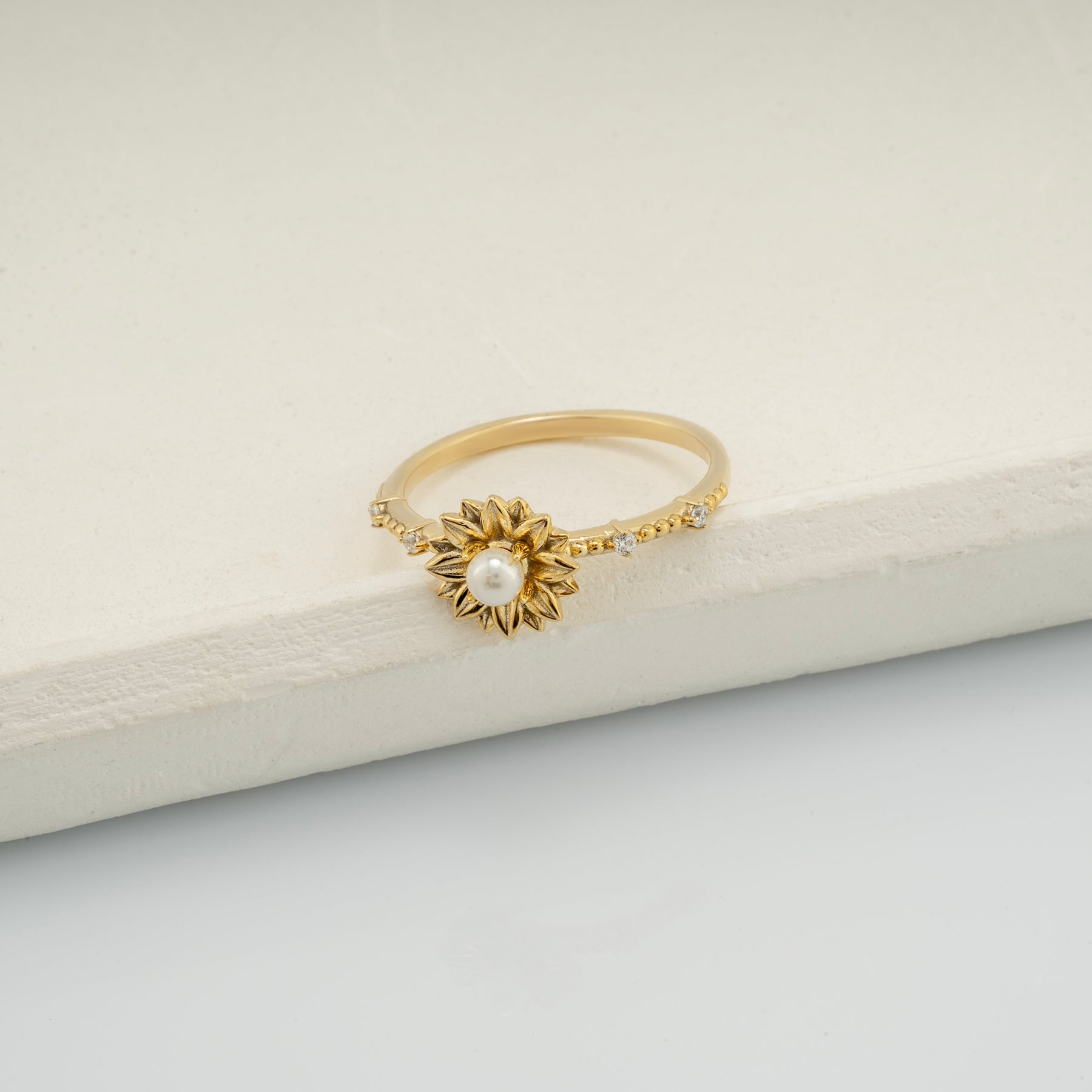 14 Ayar Altın İnci ve Pırlanta Yüzük – Elyen 