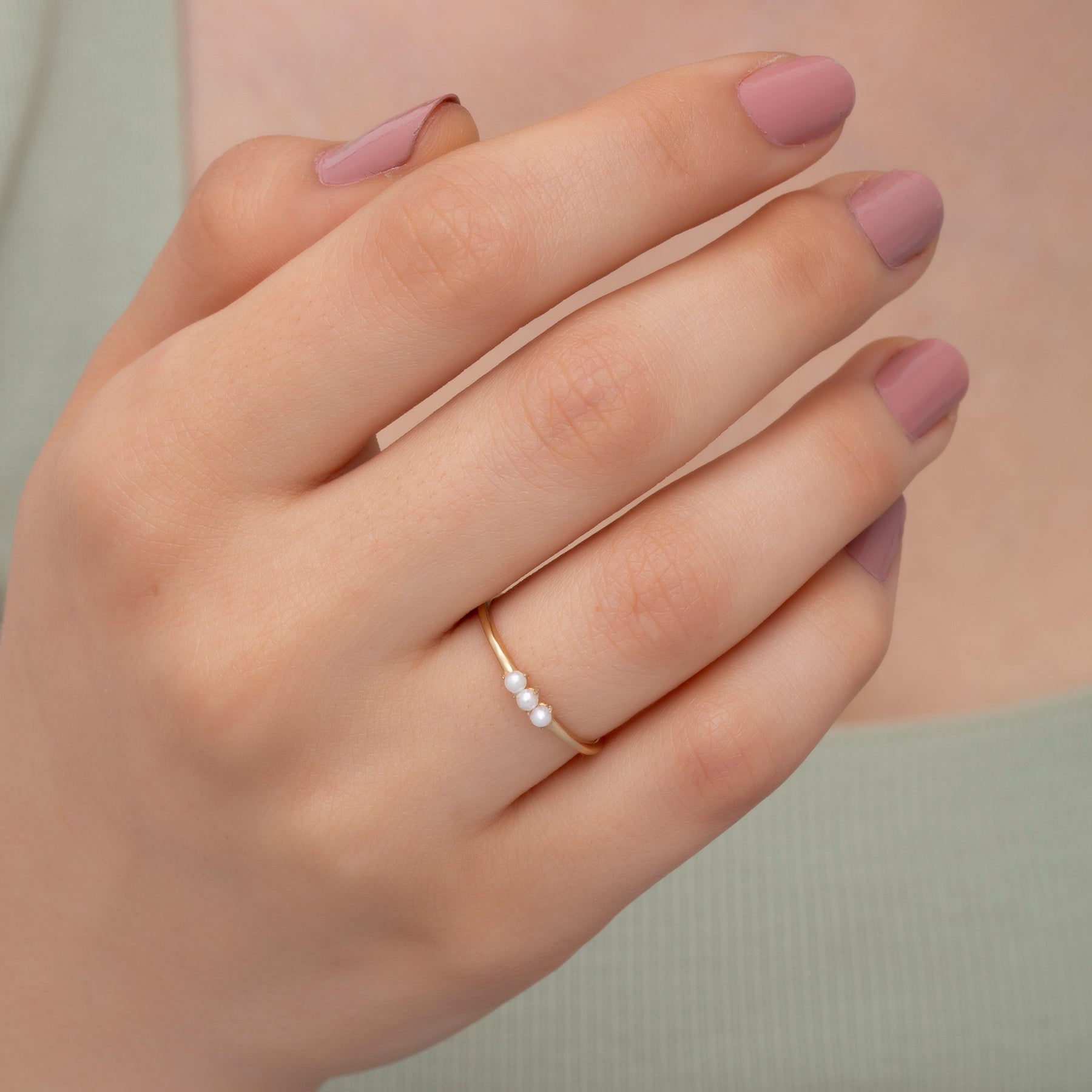 2 mm İncili 14 Ayar Altın İnci Yüzük | Kadınlar İçin Minimalist Üst Üste Takılan Yüzük | İncilerle Zarif Altın Bant | Şık Günlük Altın Takı Hediyesi