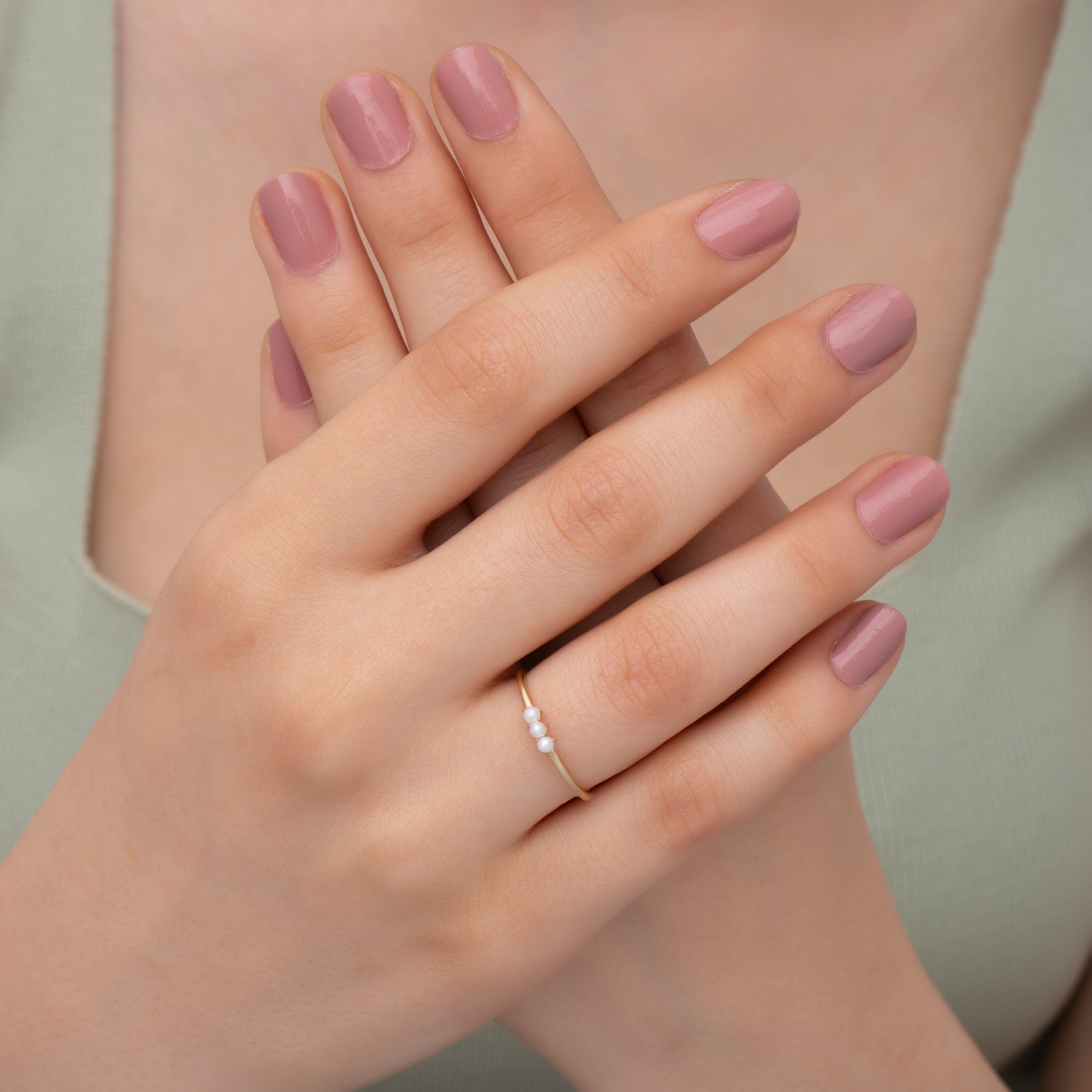 2 mm İncili 14 Ayar Altın İnci Yüzük | Kadınlar İçin Minimalist Üst Üste Takılan Yüzük | İncilerle Zarif Altın Bant | Şık Günlük Altın Takı Hediyesi