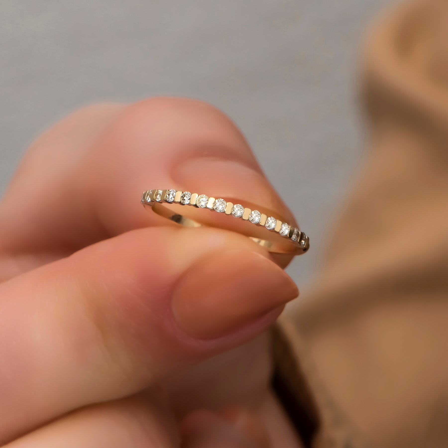 14 Ayar Altın İnce Pırlanta Yarım Sonsuzluk Yüzük – Calyra 