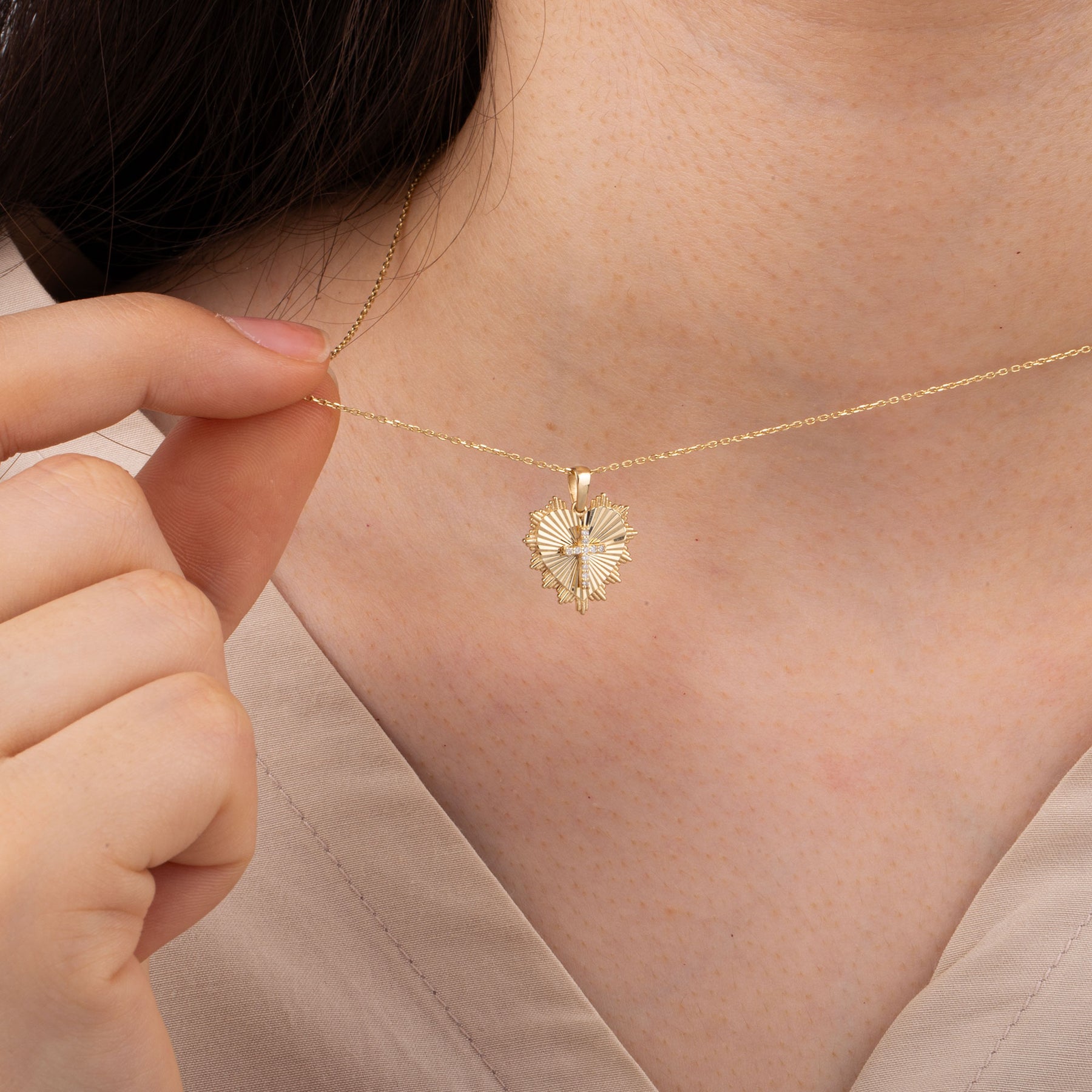 14 Ayar Altın Pırlanta Kalp Haç Kolye – Herald 