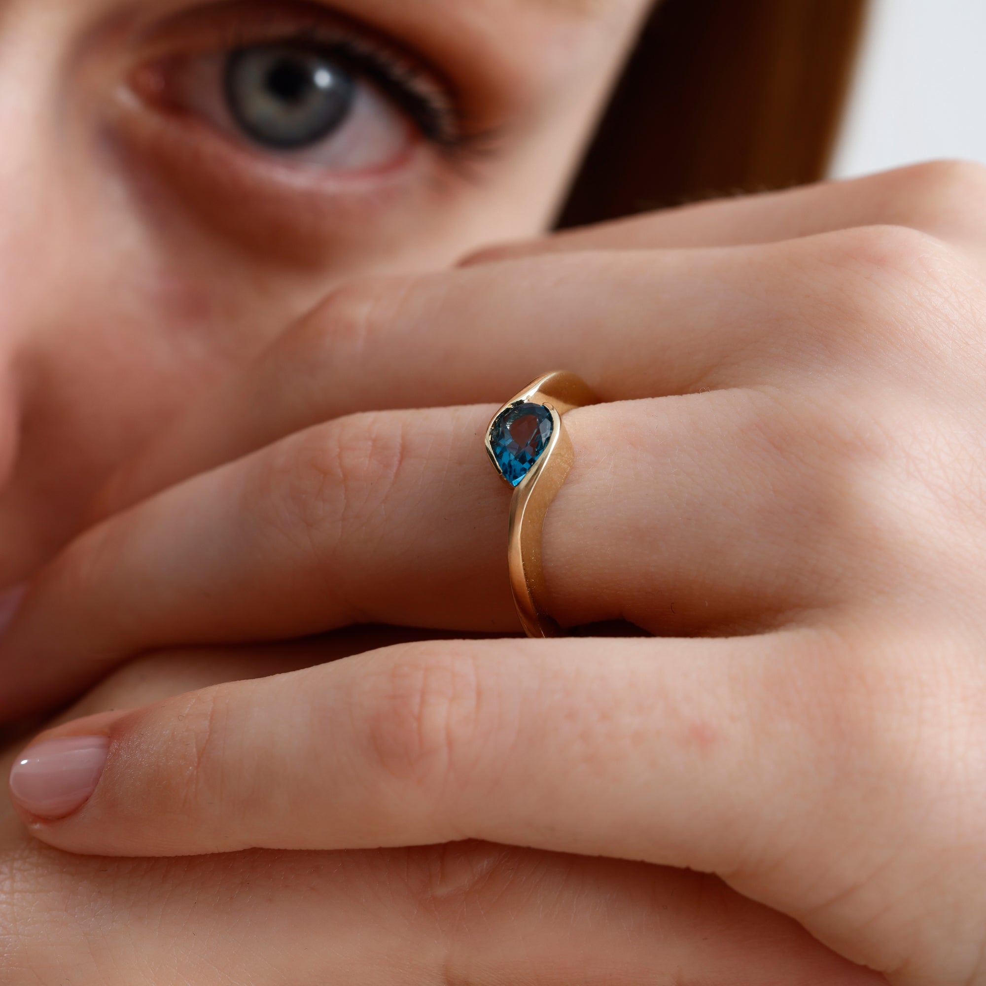 14K Solid Gold Pear Cut Blue Topaz Modern Bezel Ring – Thalune