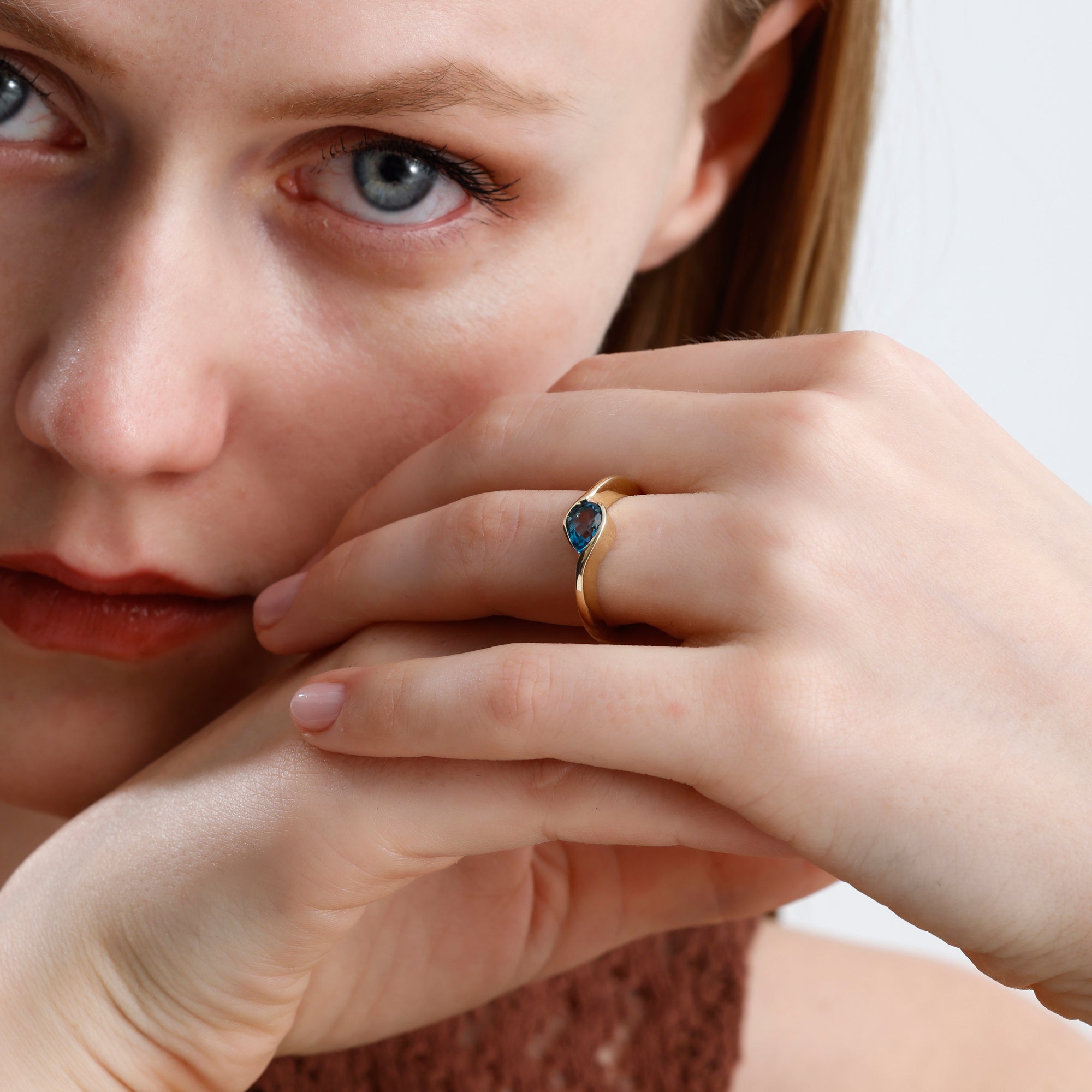 14K Solid Gold Pear Cut Blue Topaz Modern Bezel Ring – Thalune