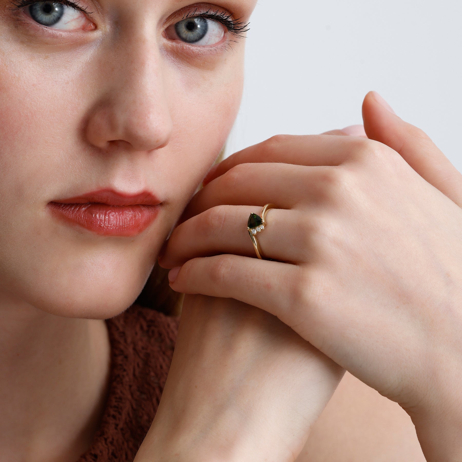 14K Solid Gold Trillion Cut Peridot & Natural Diamond Engagement Ring – Sorev