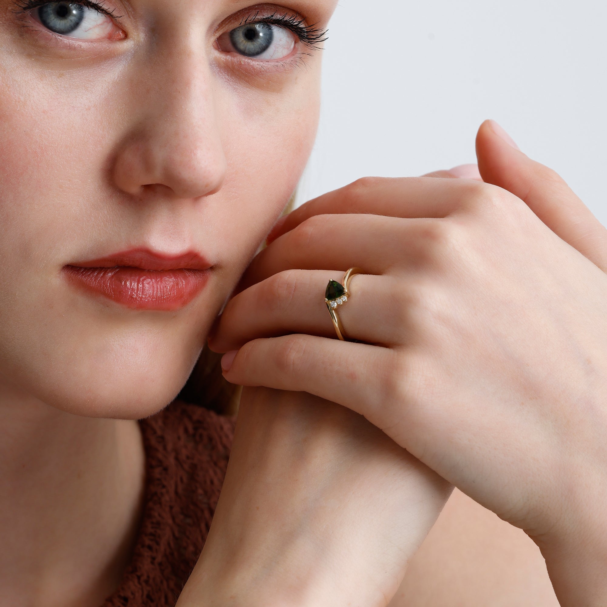 14K Solid Gold Trillion Cut Peridot & Natural Diamond Engagement Ring – Sorev