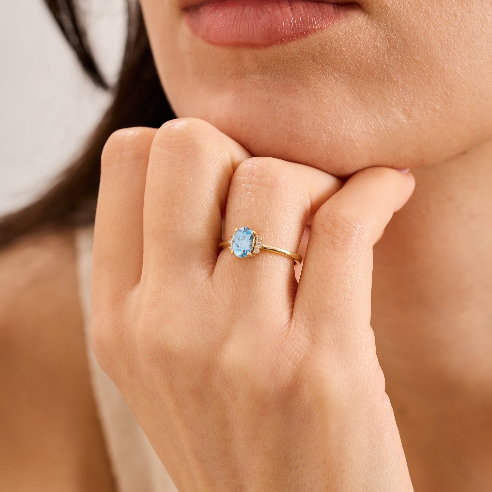 14 Ayar Altın Oval Akuamarin ve Pırlanta Yüzük — Verona 