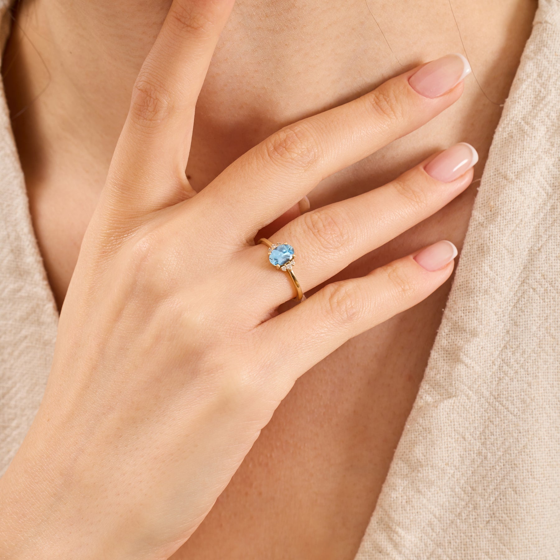14 Ayar Altın Oval Akuamarin ve Pırlanta Yüzük — Verona 