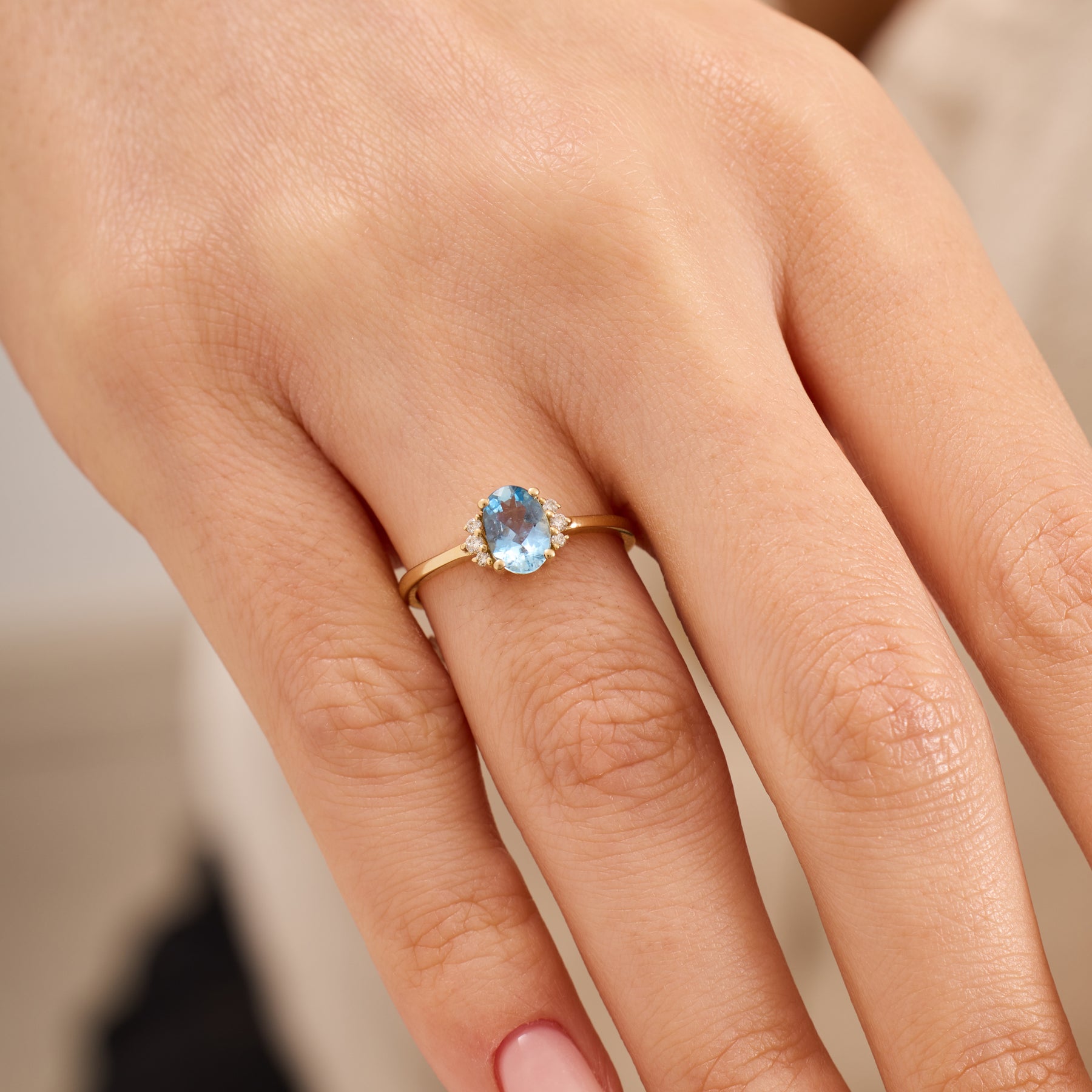 14 Ayar Altın Oval Akuamarin ve Pırlanta Yüzük — Verona 