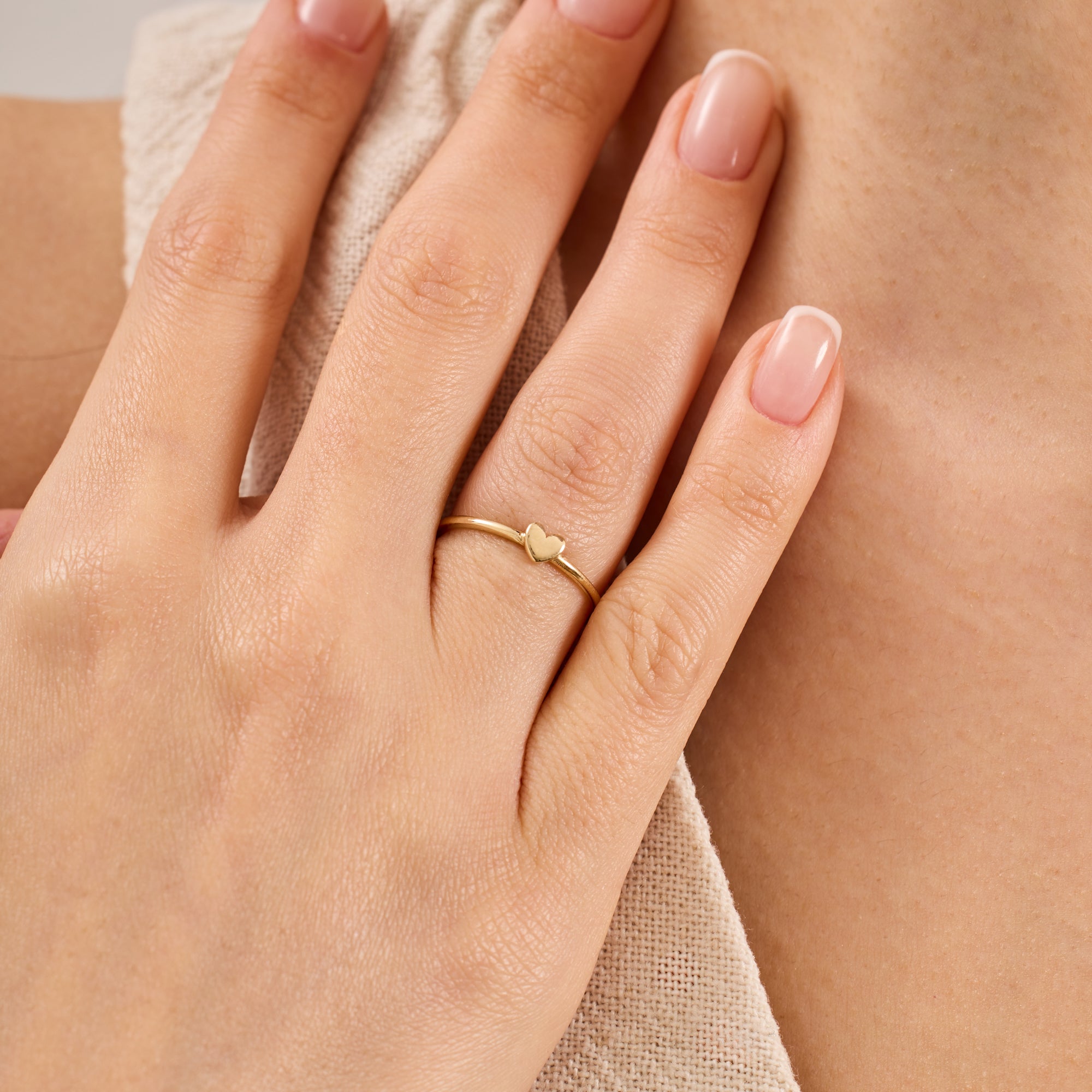 14K Gold Minimalist Heart Stacking Ring – Amelia