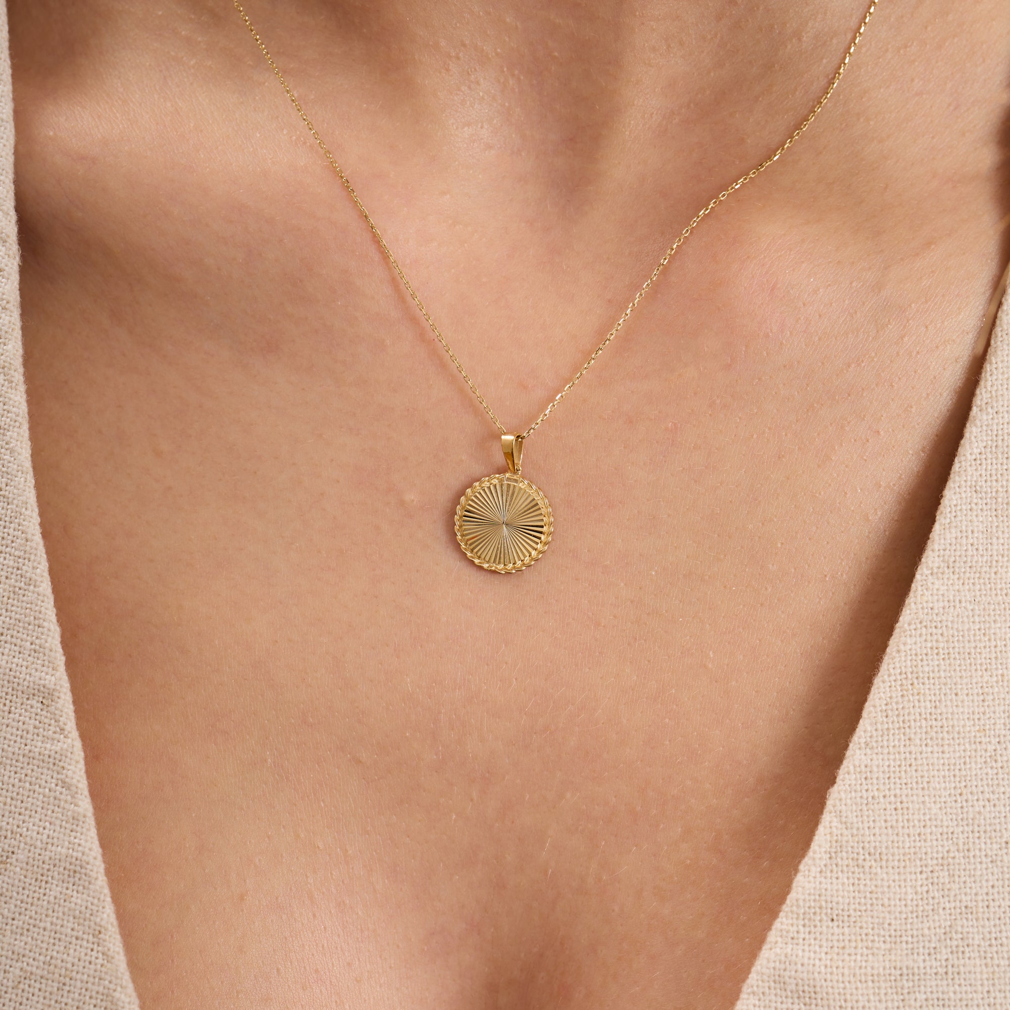 14K Gold Fluted Round Necklace – Olea