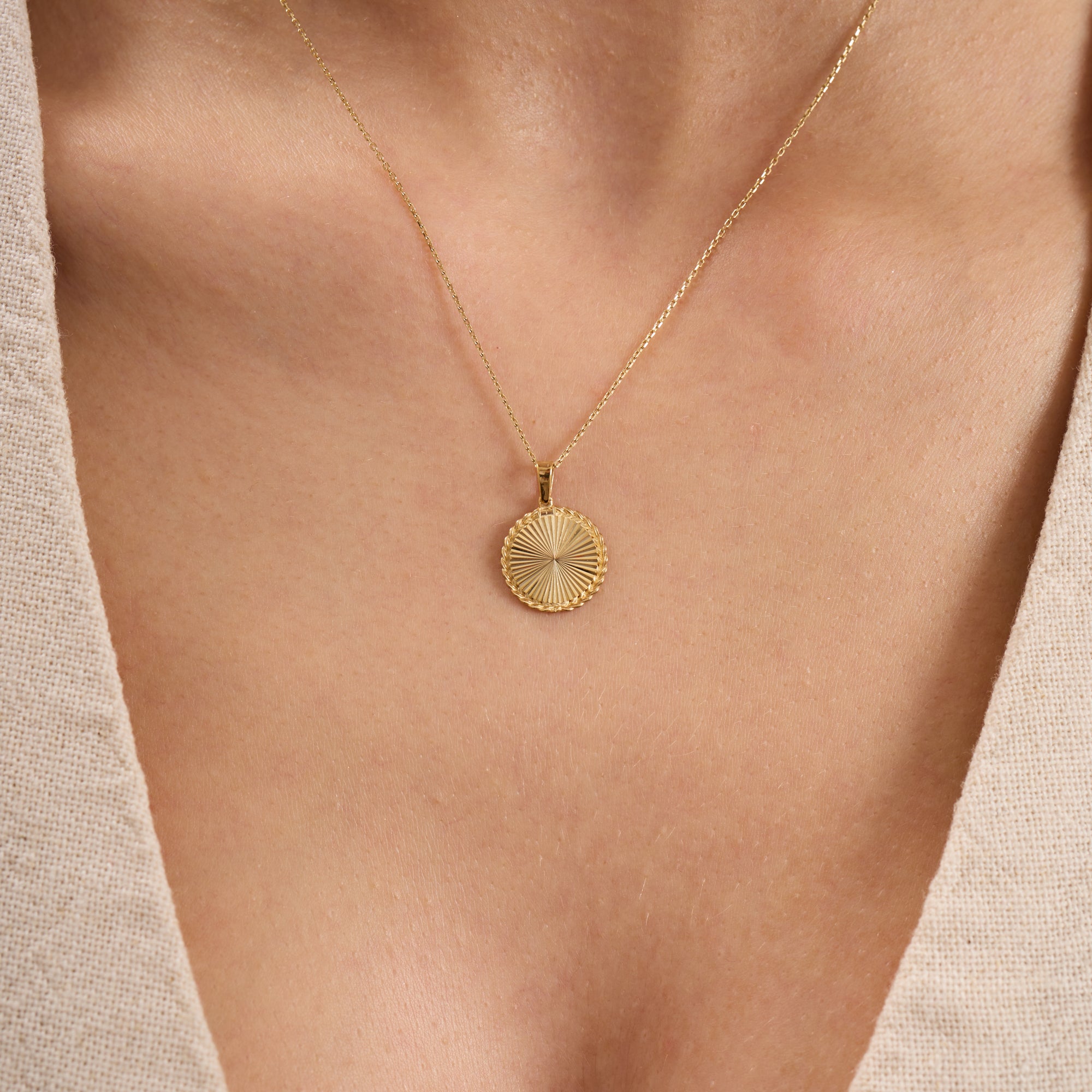 14K Gold Fluted Round Necklace – Olea