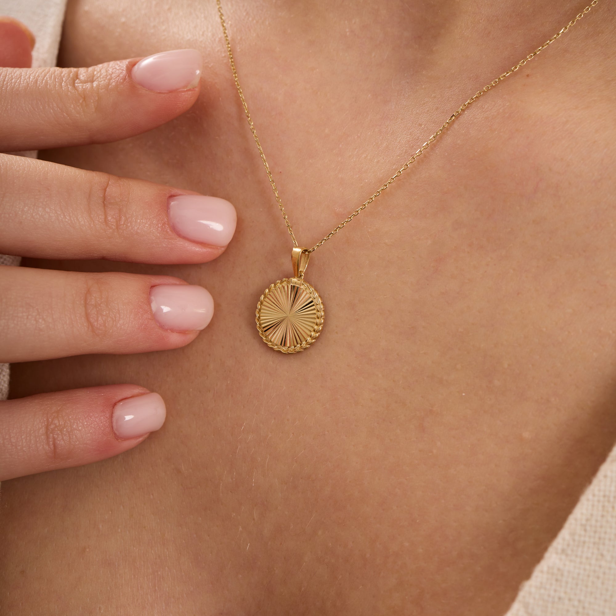 14K Gold Fluted Round Necklace – Olea