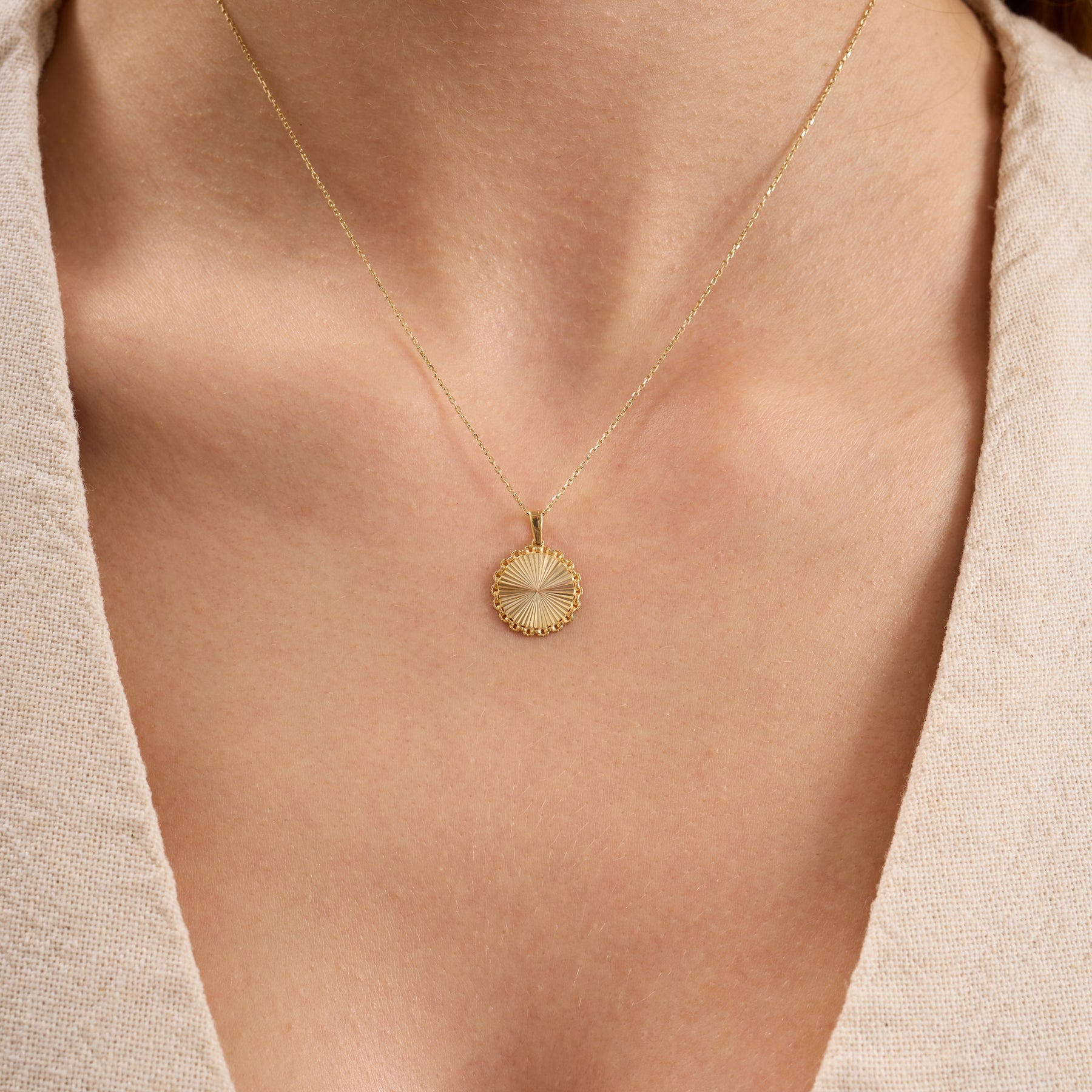 14K Gold Fluted Round Necklace – Linka