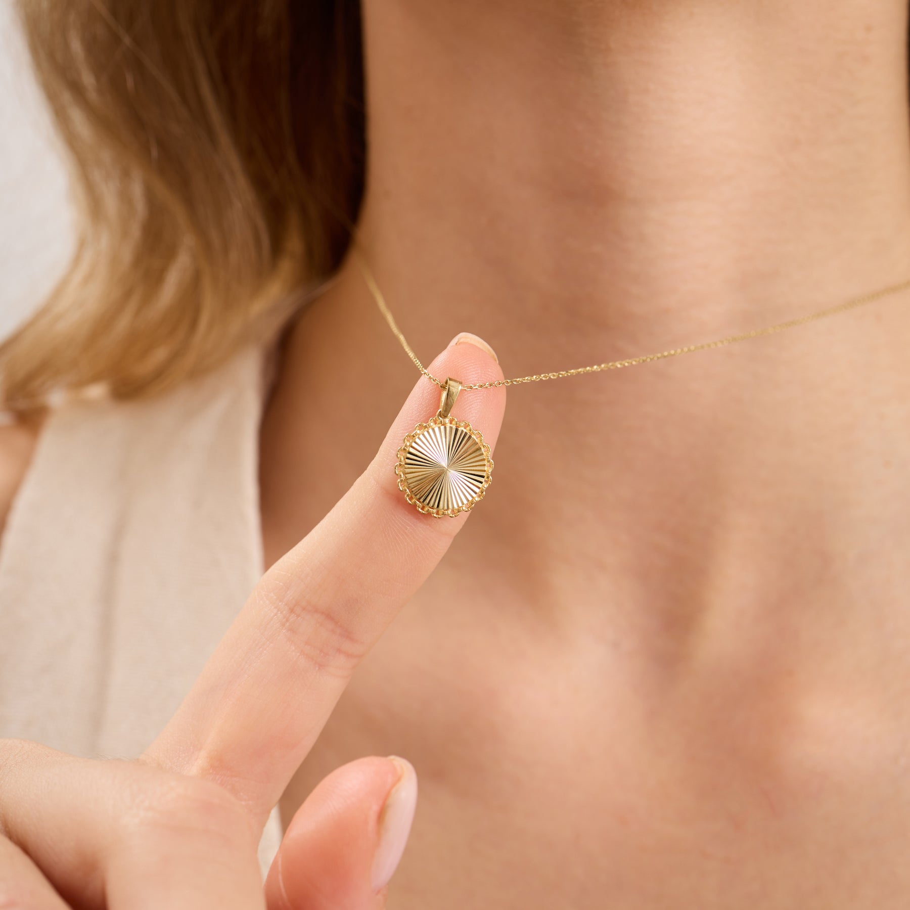 14K Gold Fluted Round Necklace – Linka
