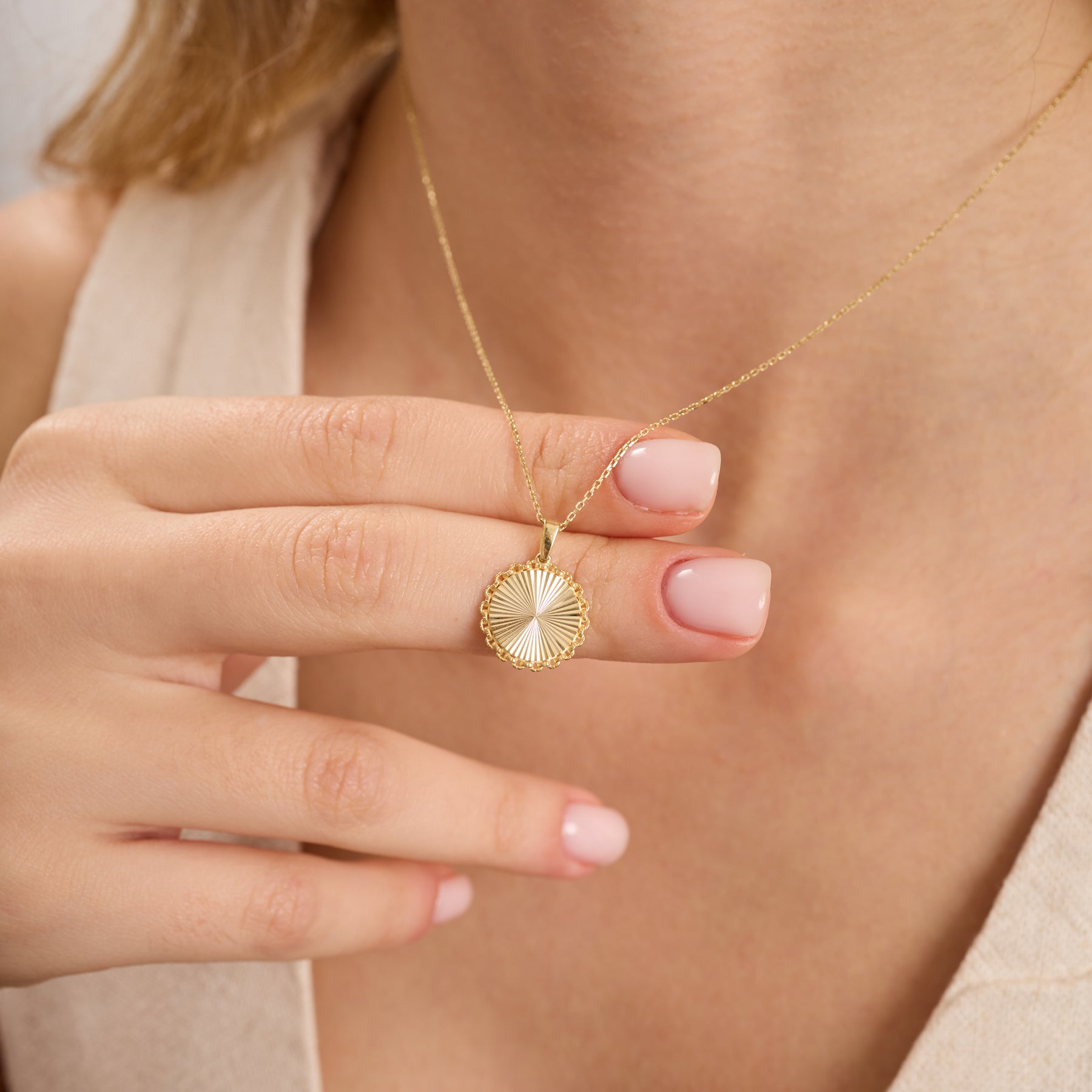 14K Gold Fluted Round Necklace – Linka