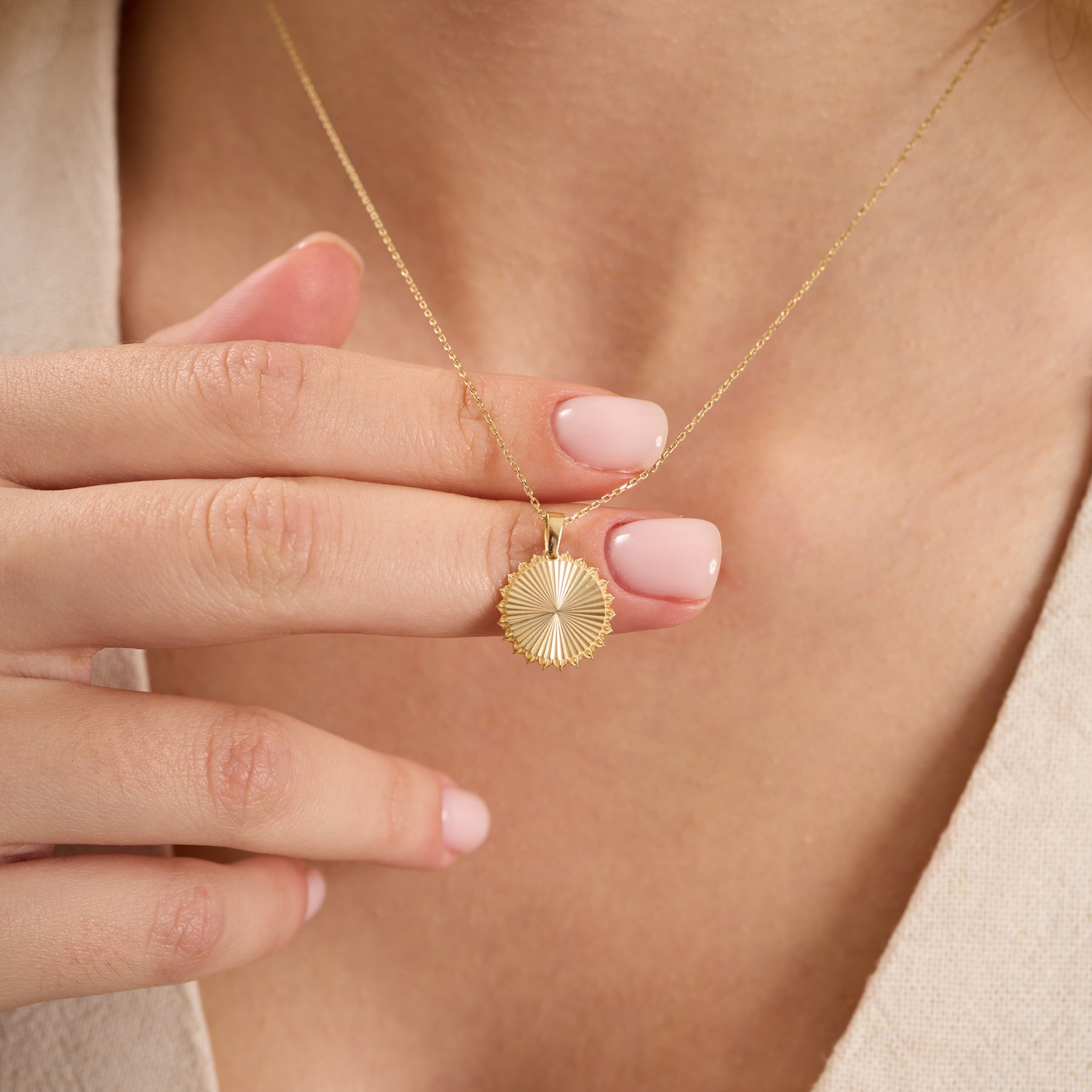 14K Gold Fluted Round Necklace – Maris