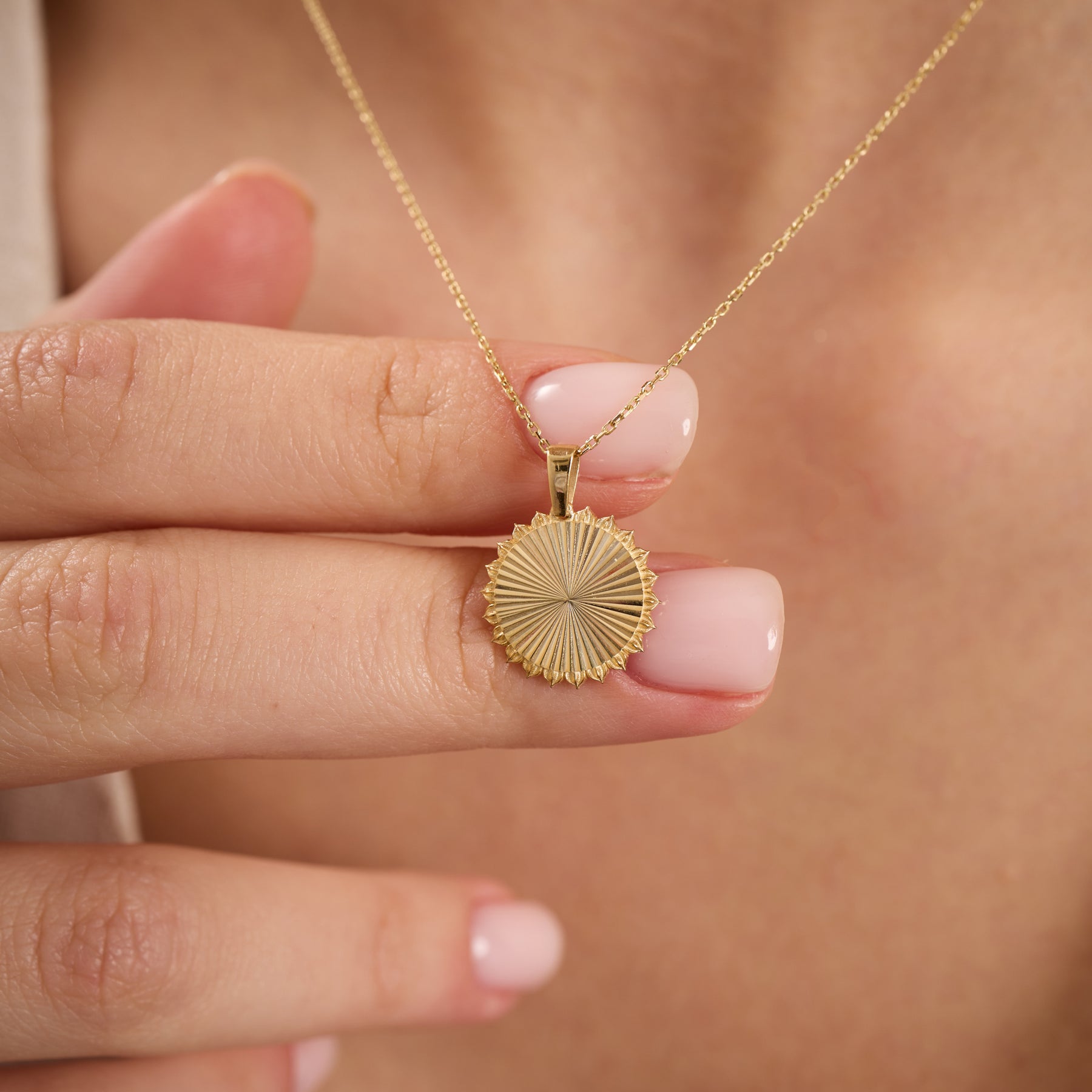 14K Gold Fluted Round Necklace – Maris