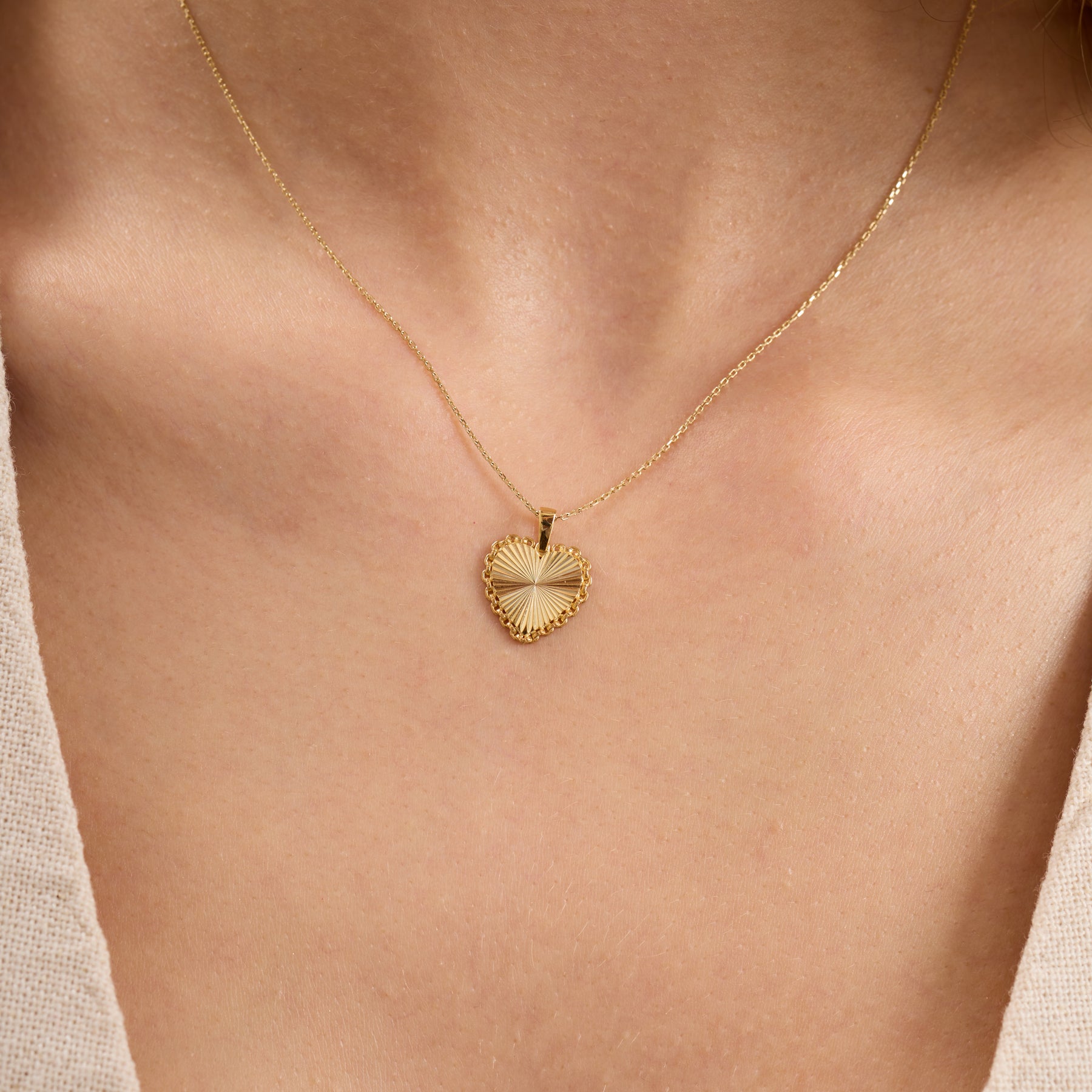 14K Gold Fluted Heart Necklace – Linka