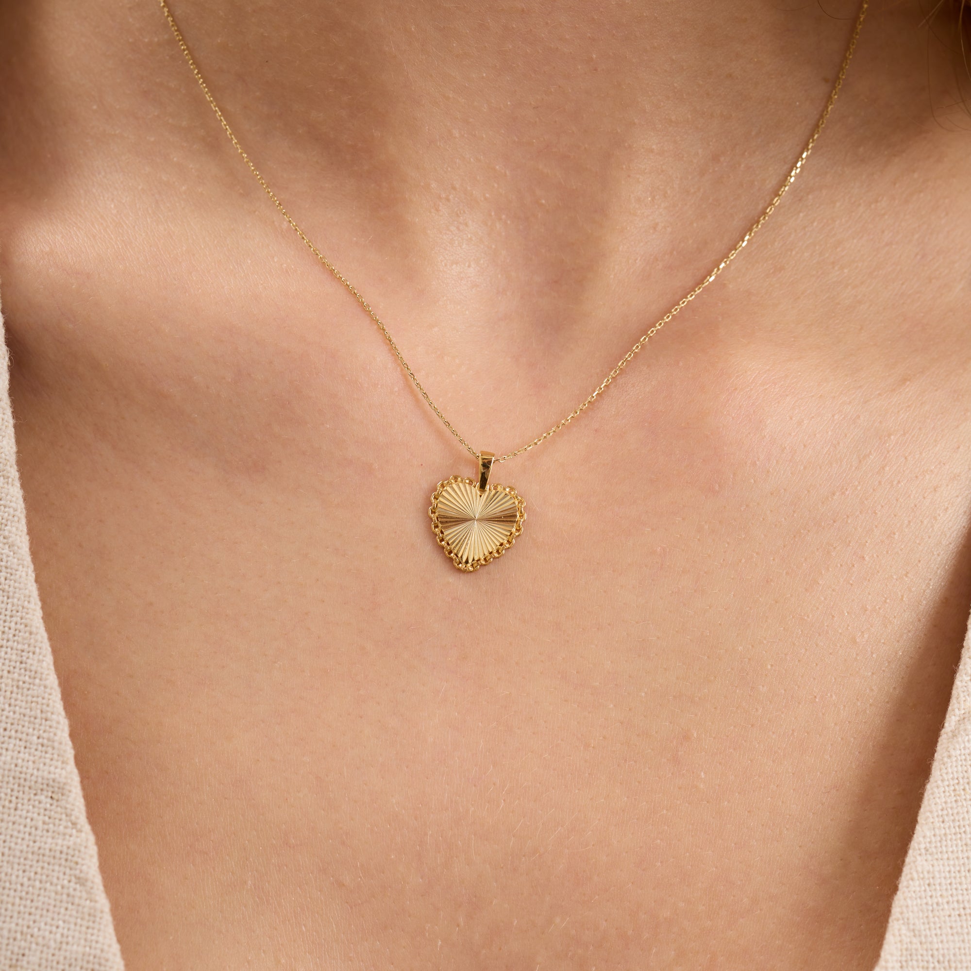 14K Gold Fluted Heart Necklace – Linka