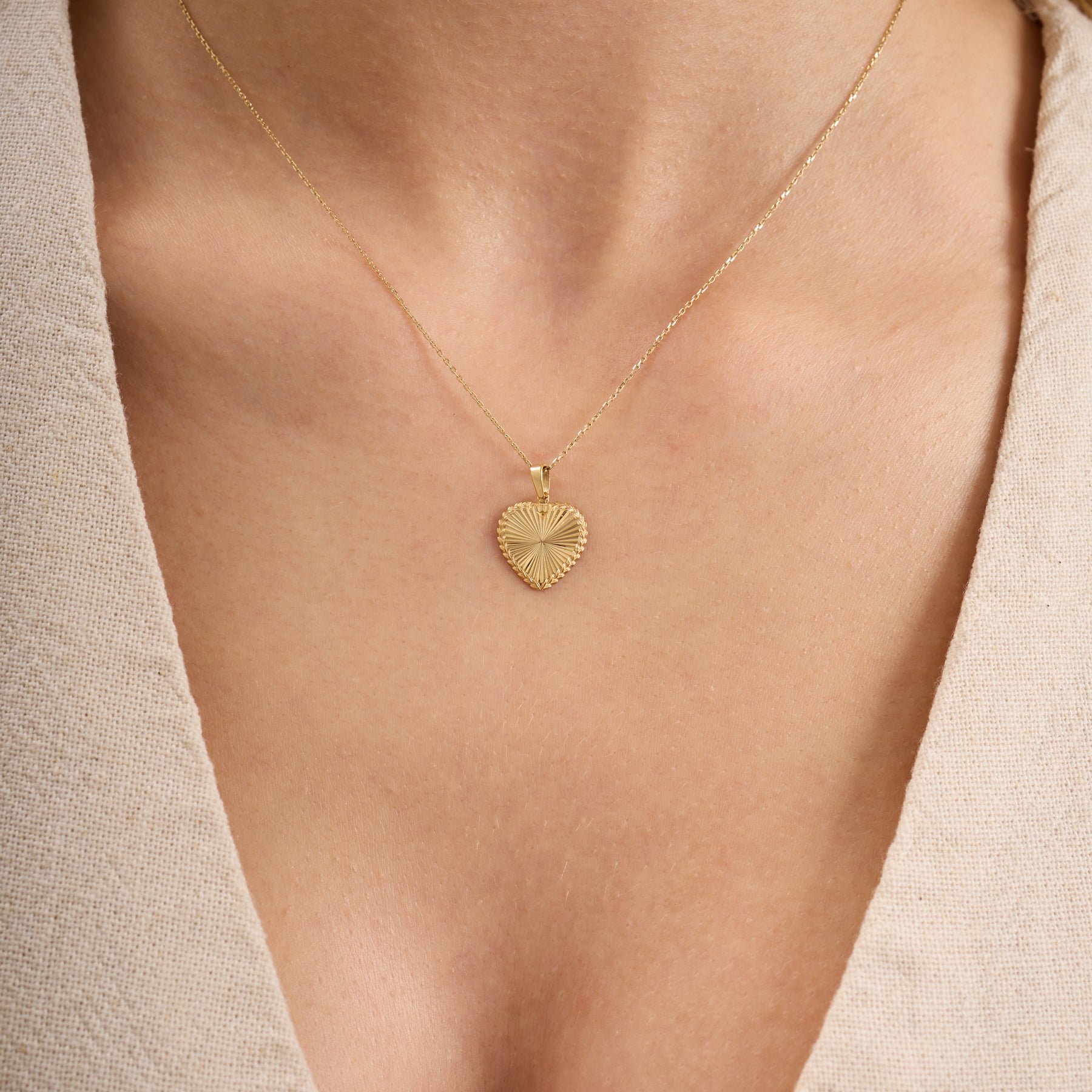 14K Gold Fluted Heart Necklace – Olea