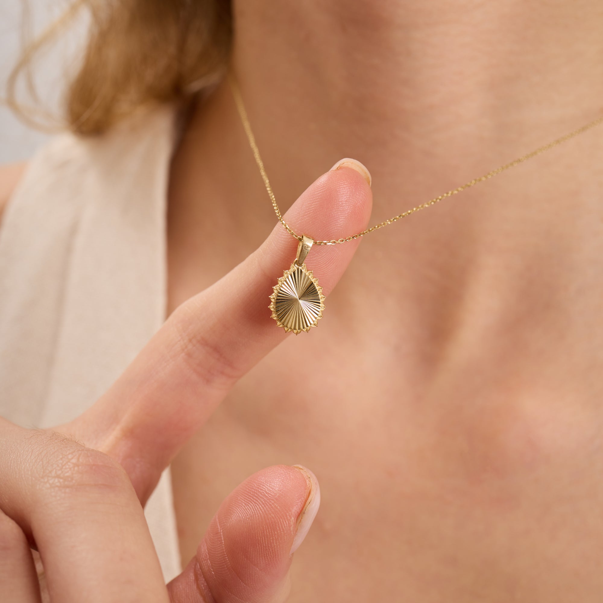 14K Gold Fluted Teardrop Necklace – Maris