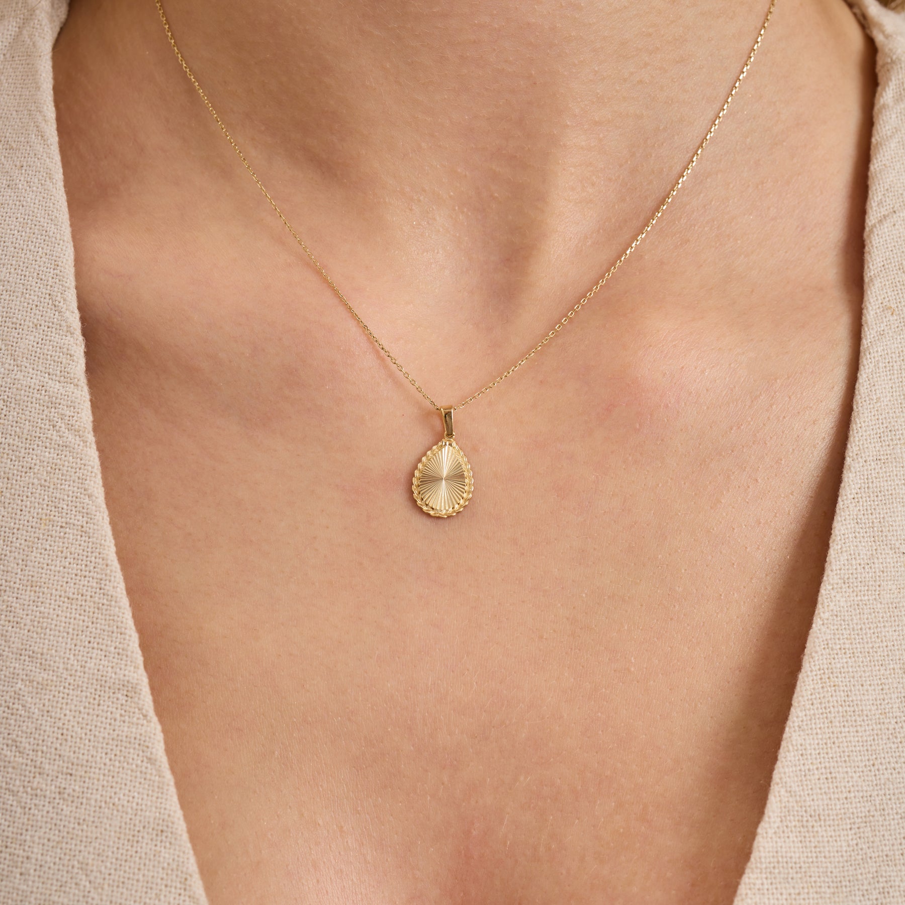 14K Gold Fluted Teardrop Necklace – Olea