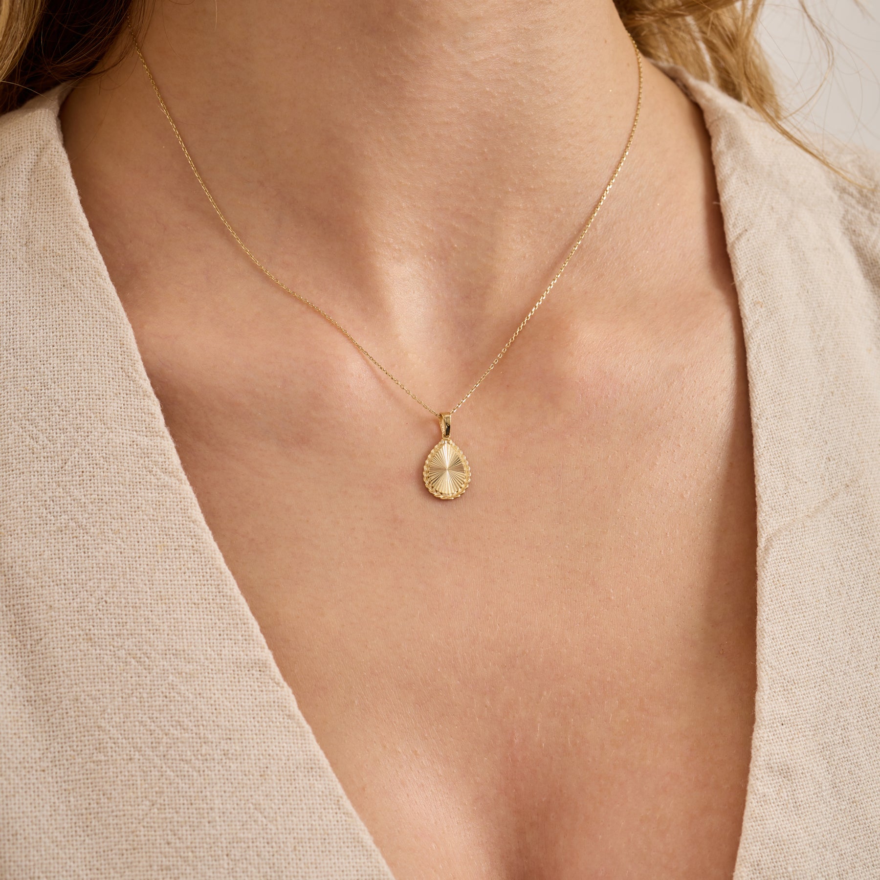 14K Gold Fluted Teardrop Necklace – Olea