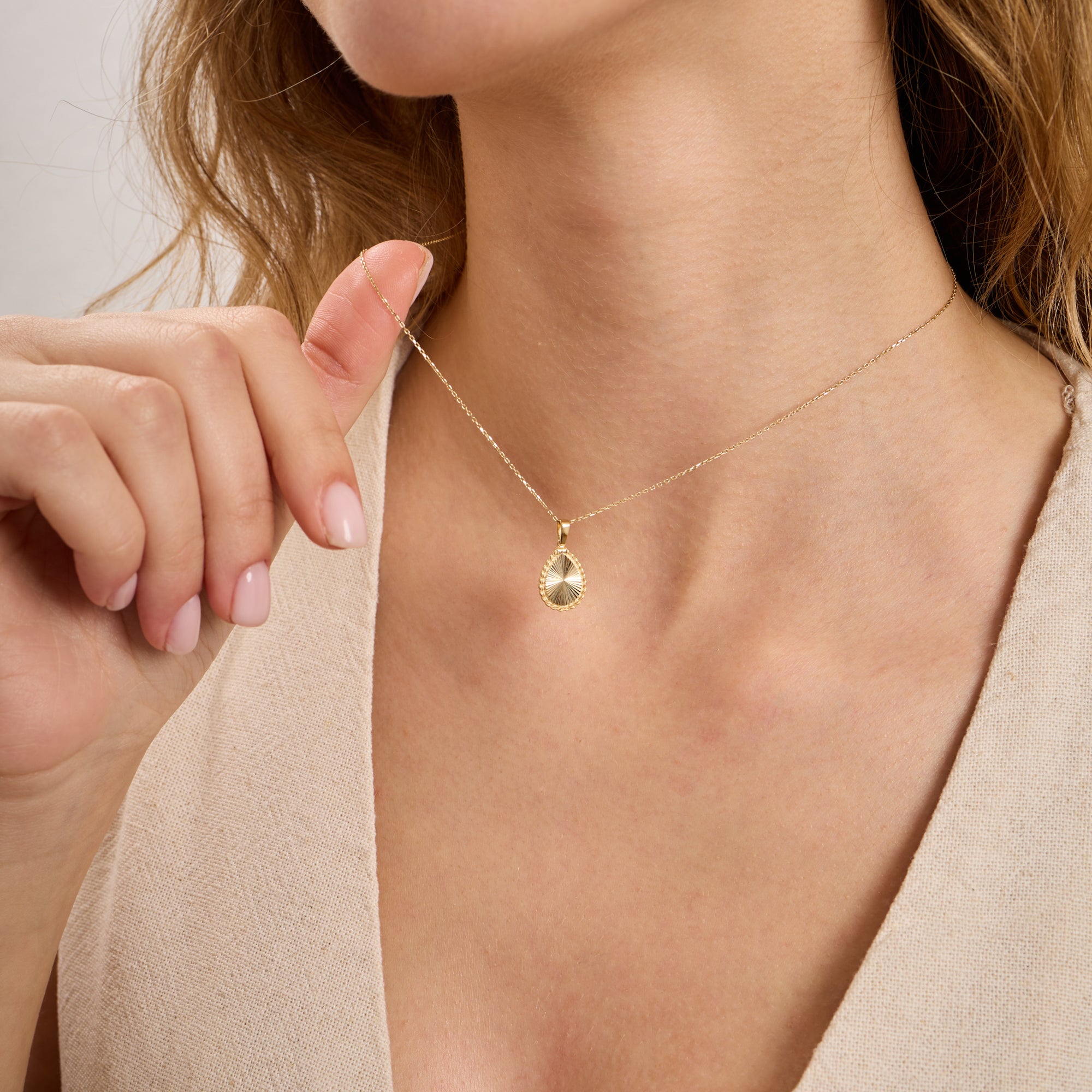 14K Gold Fluted Teardrop Necklace – Olea