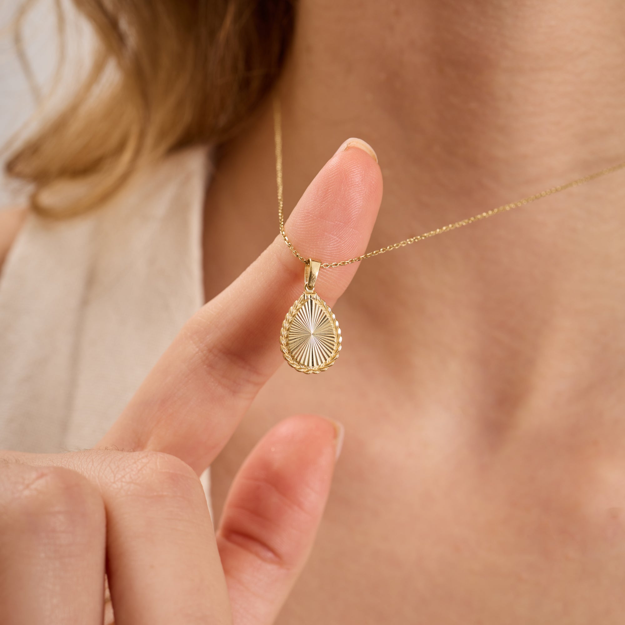 14K Gold Fluted Teardrop Necklace – Olea