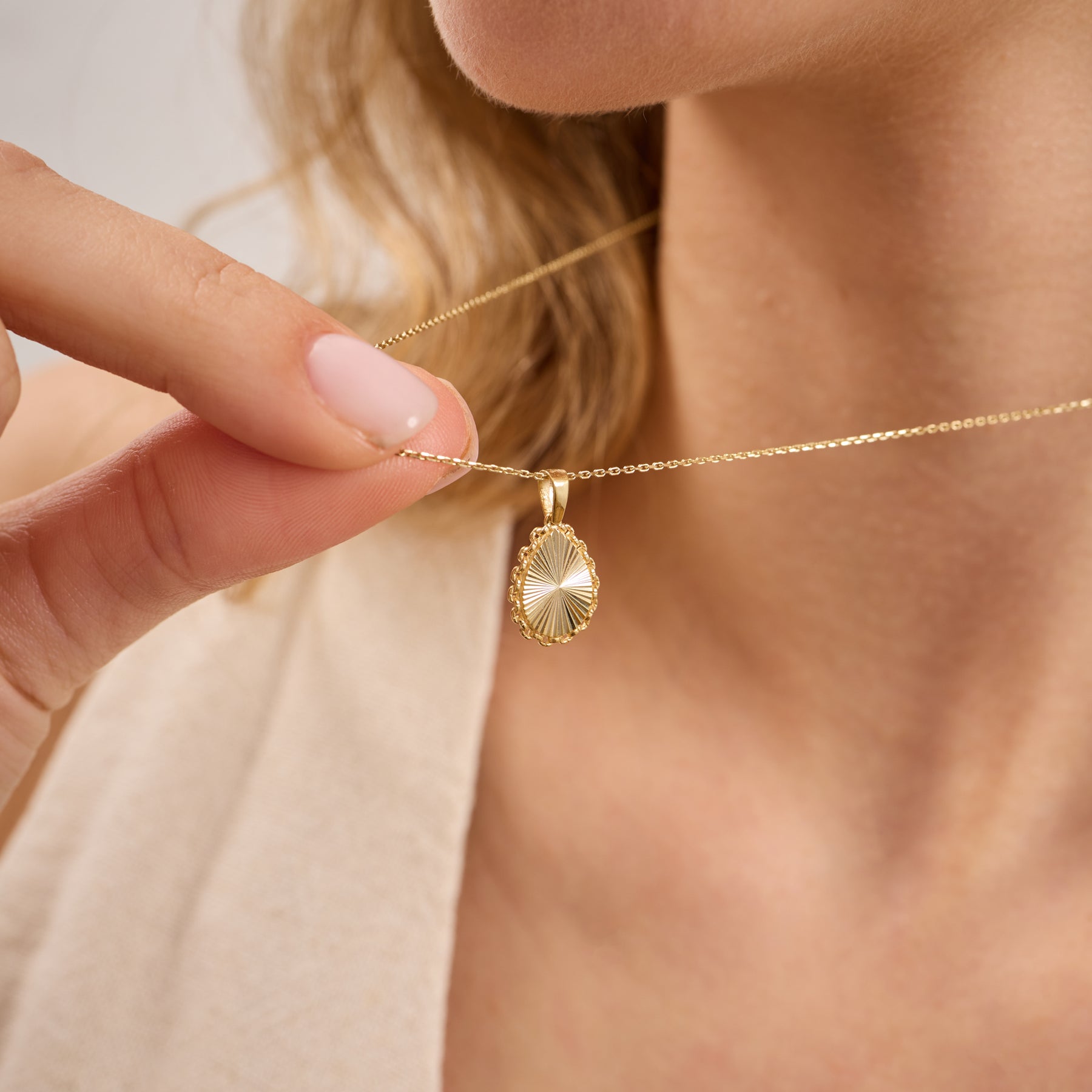 14K Gold Fluted Teardrop Necklace – Linka