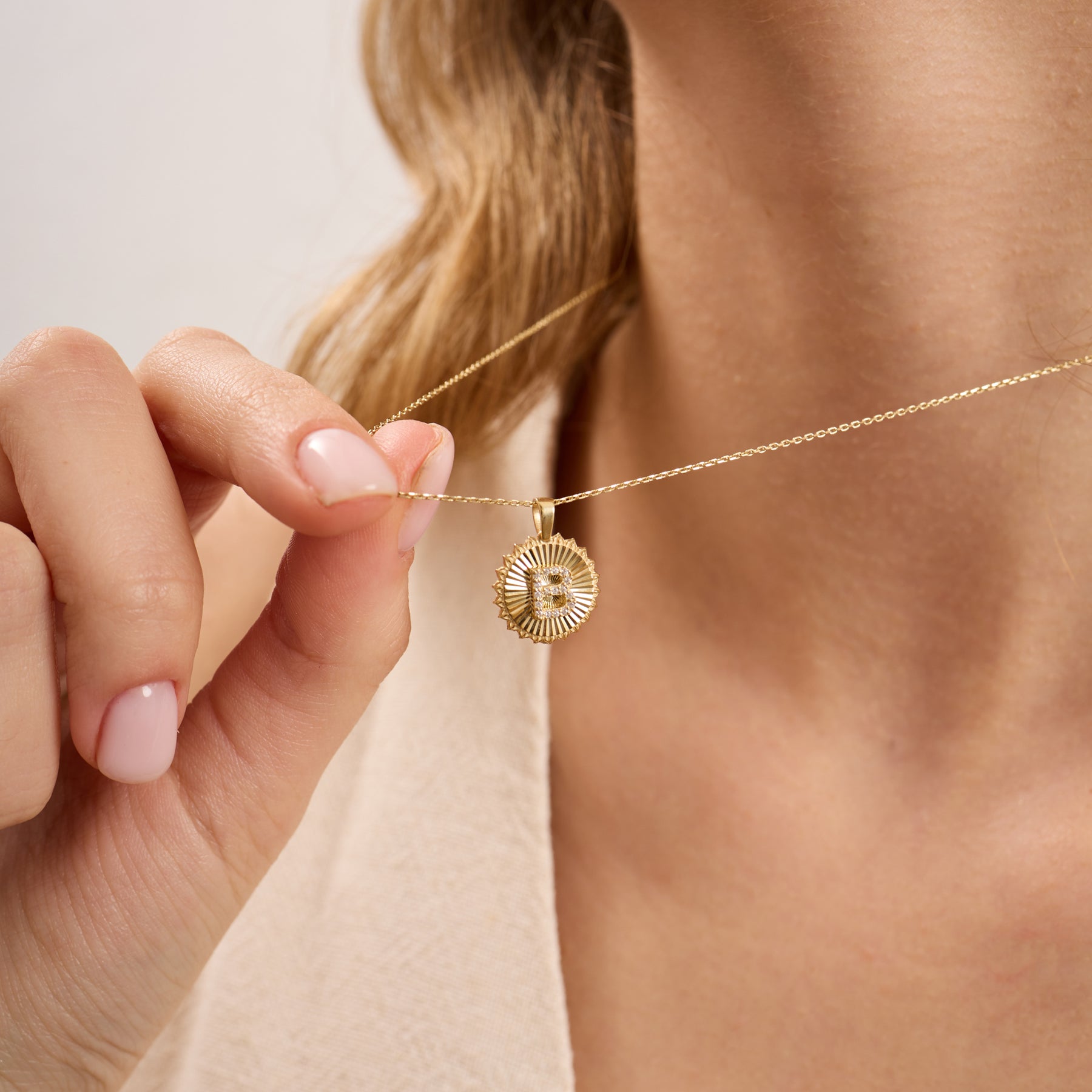 14K Gold Fluted Round Diamond Initial Necklace – Maris