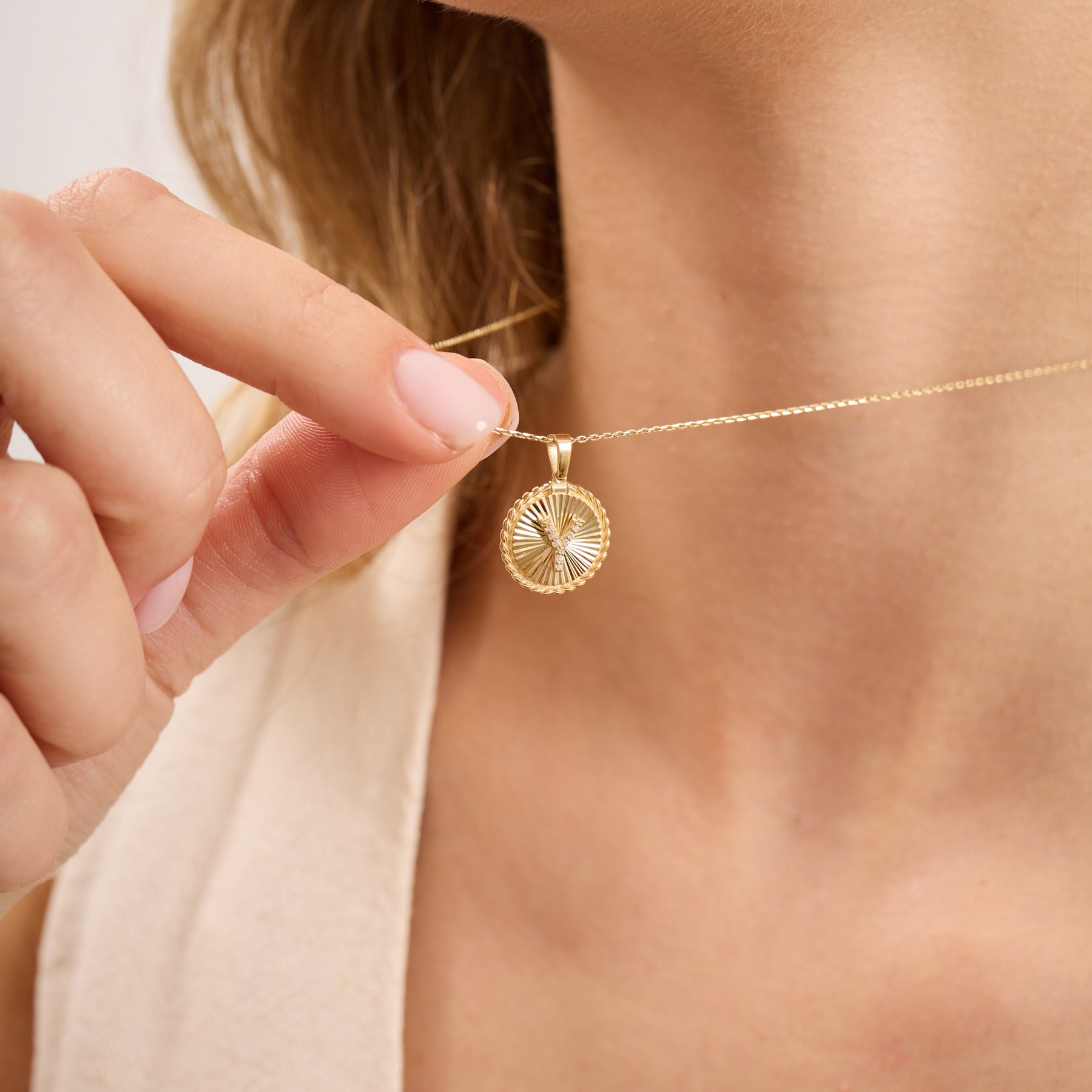 14K Gold Fluted Round Diamond Initial Necklace – Olea