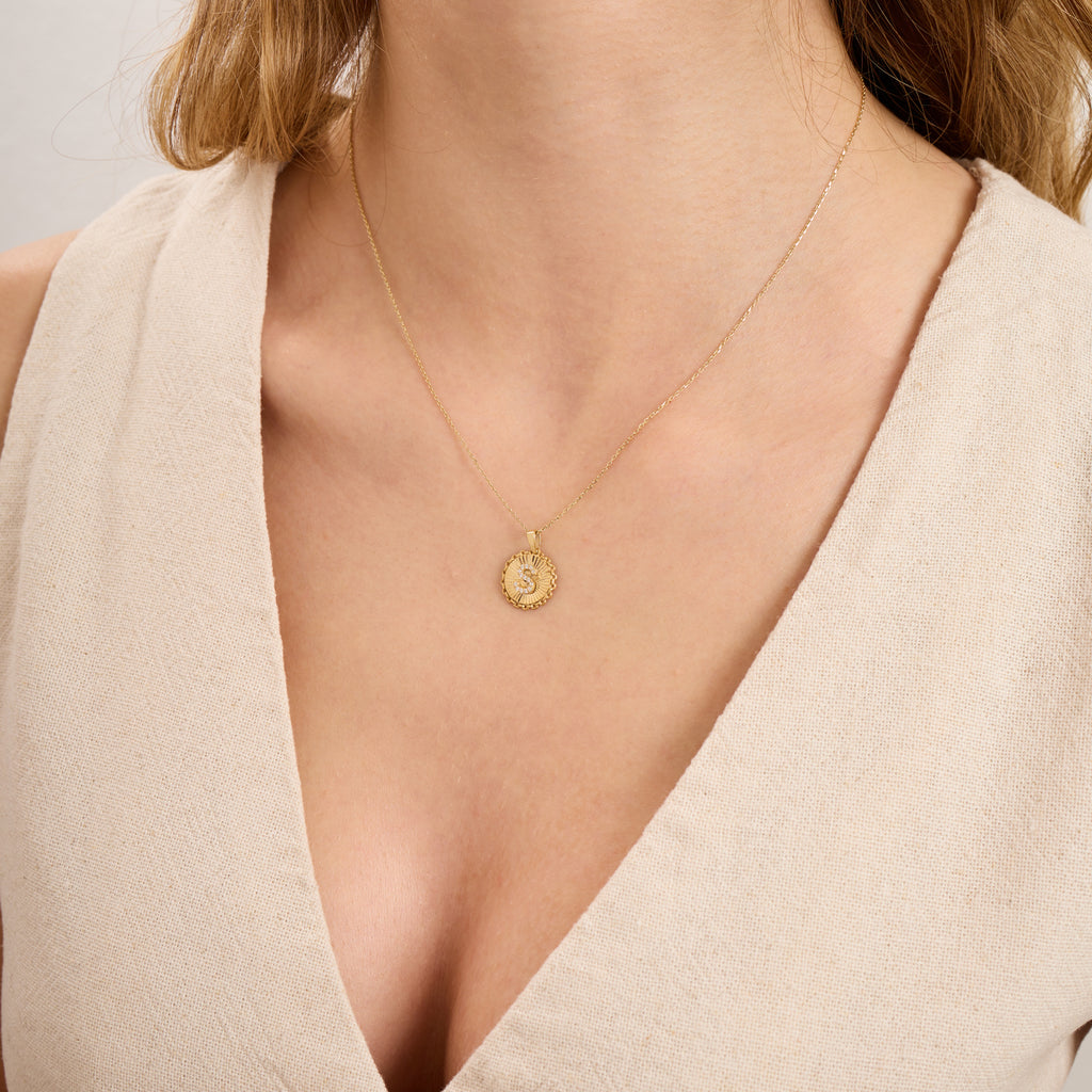 14K Gold Fluted Round Initial Necklace – Linka