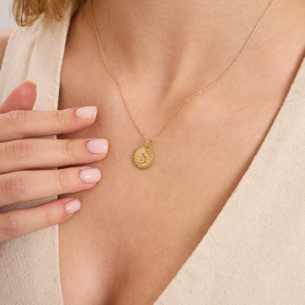 14K Gold Fluted Round Initial Necklace – Linka