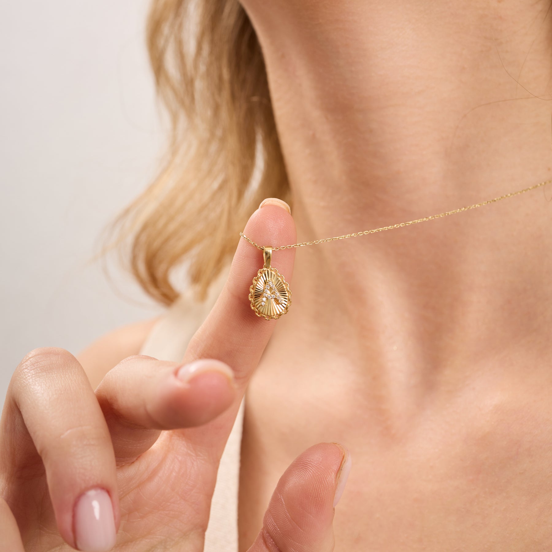 14K Gold Fluted Teardrop Diamond Initial Necklace – Linka