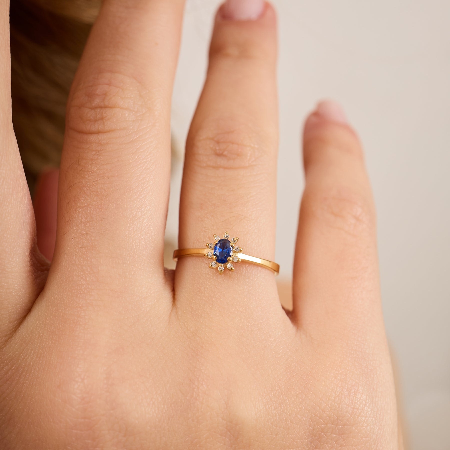 14 Ayar Altın Mavi Safir ve Pırlanta Oval Yüzük – Astra 