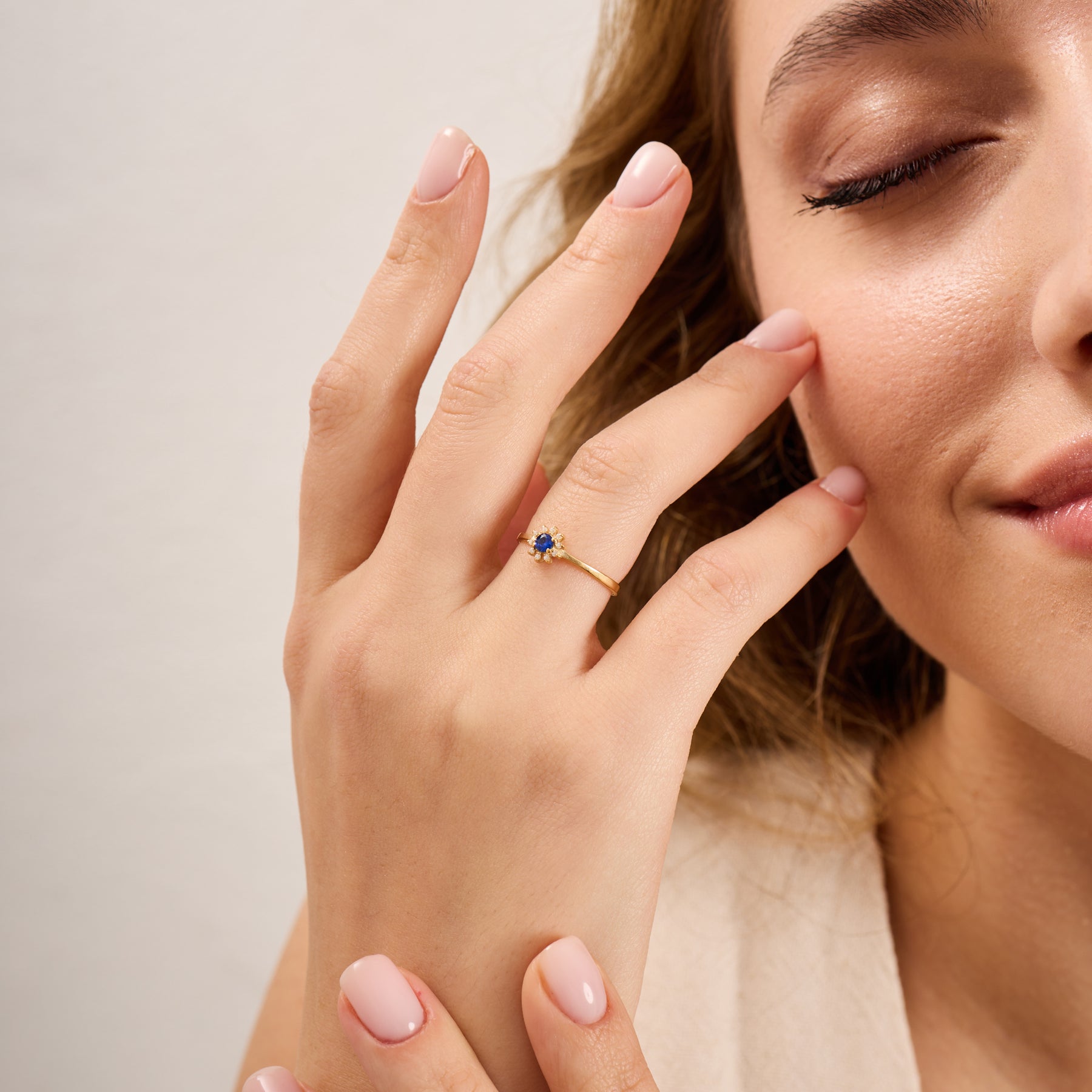 14 Ayar Altın Mavi Safir ve Pırlanta Yuvarlak Yüzük – Astra 