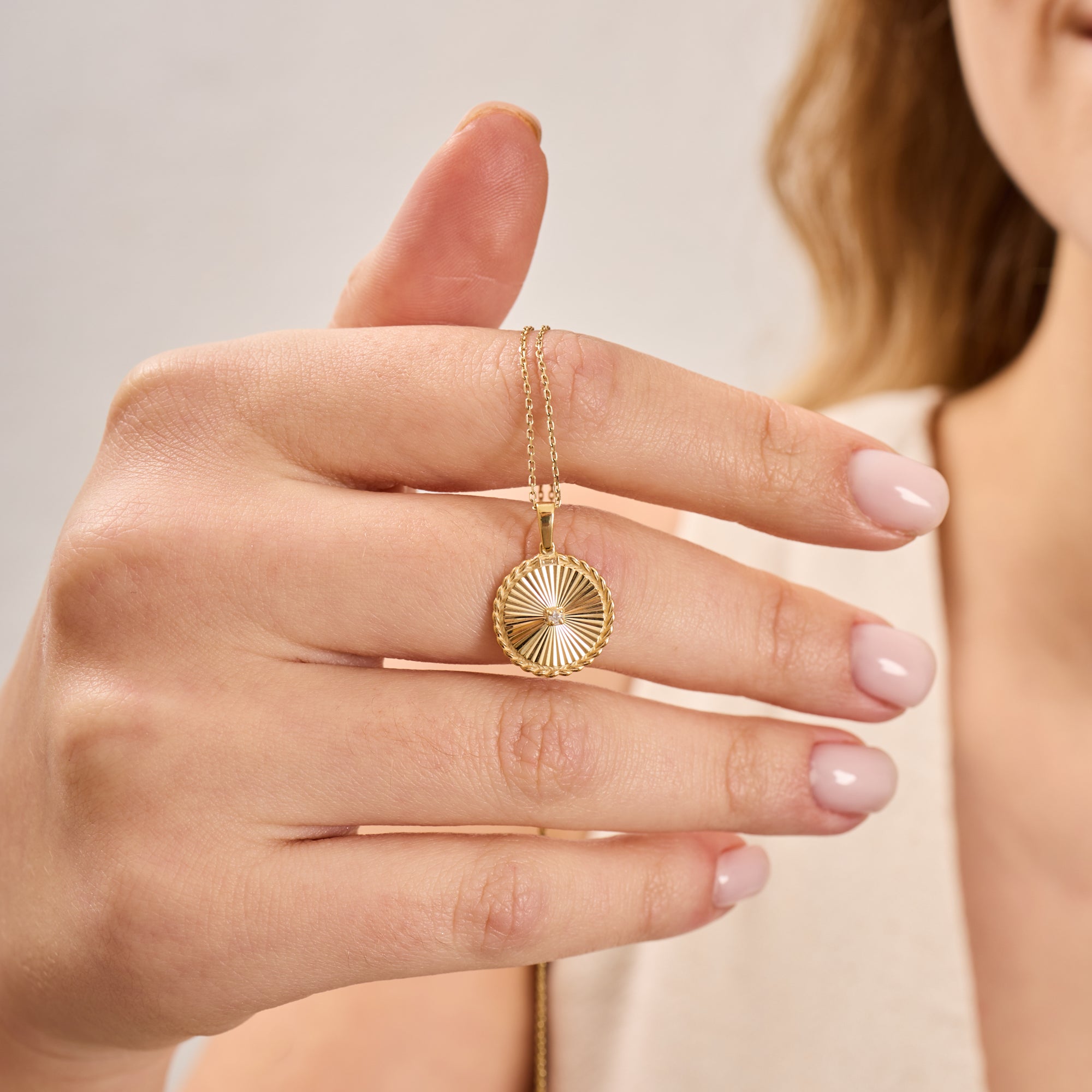 14K Gold Diamond Fluted Round Necklace – Olea