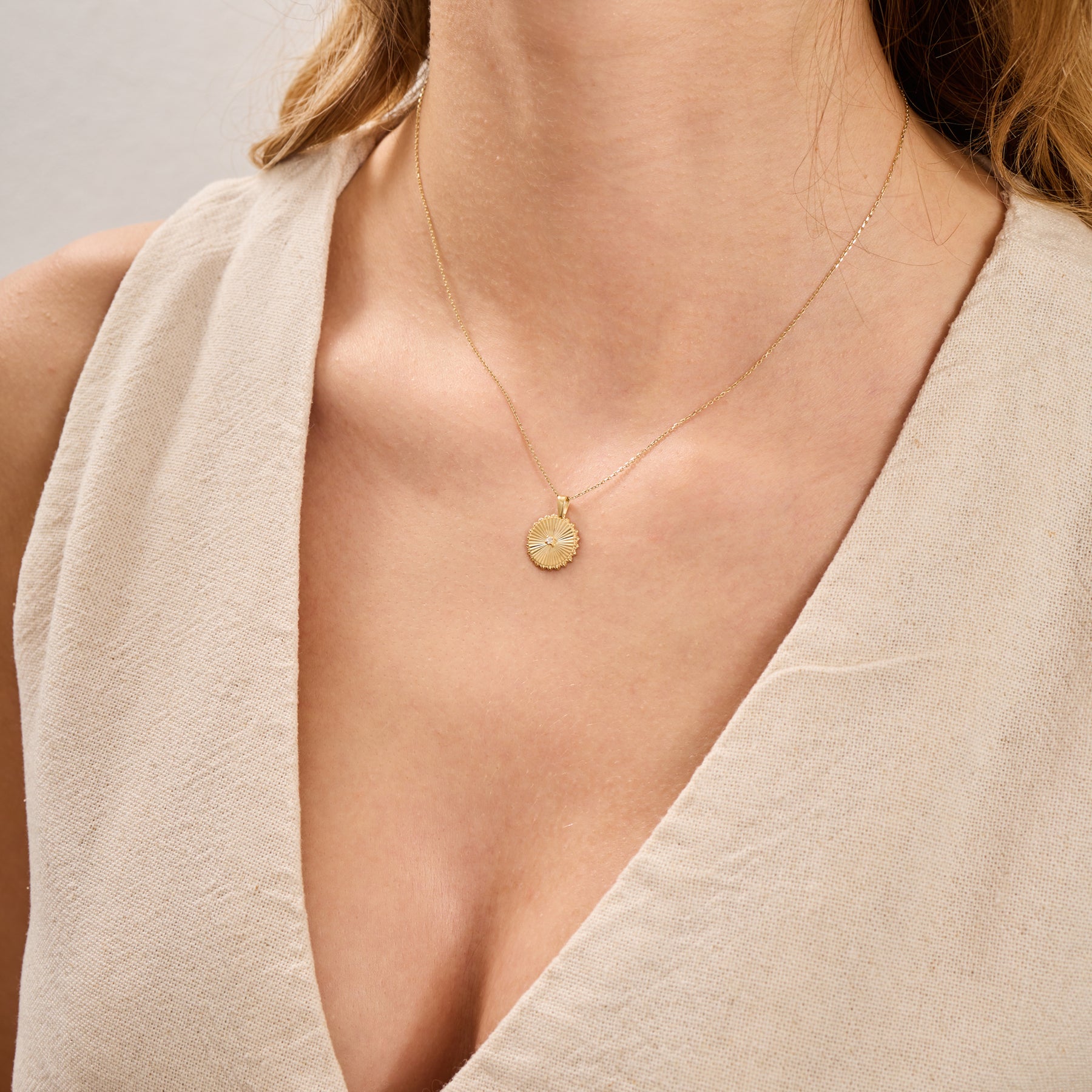 14K Gold Diamond Fluted Round Necklace – Maris