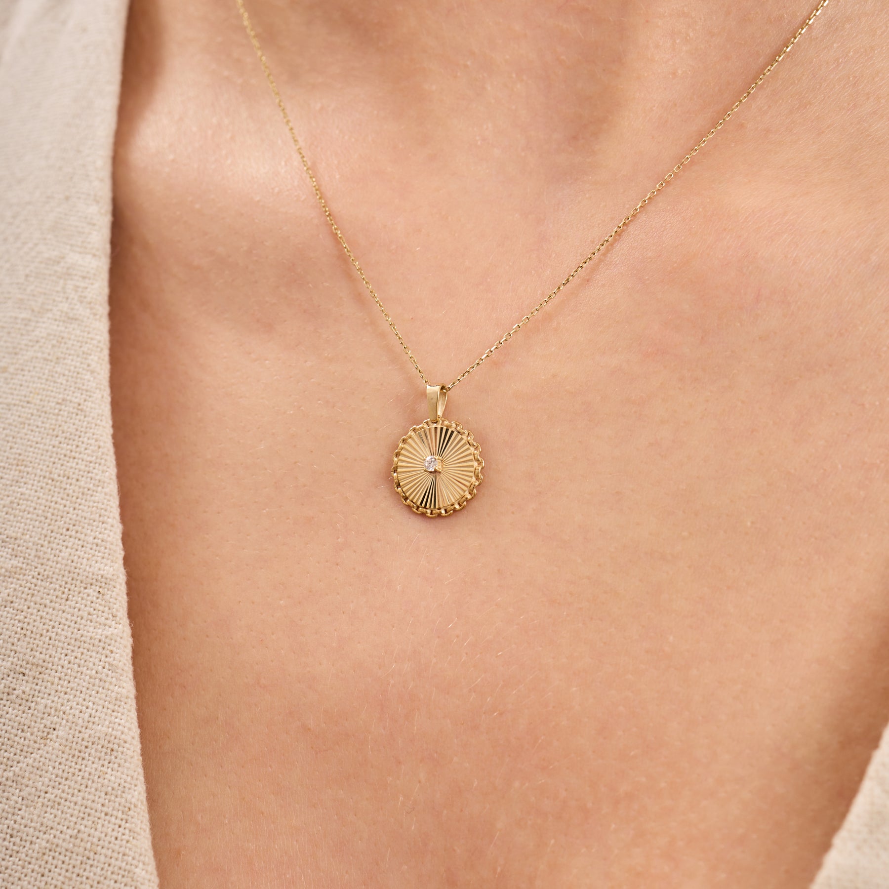 14K Gold Diamond Fluted Round Necklace – Linka