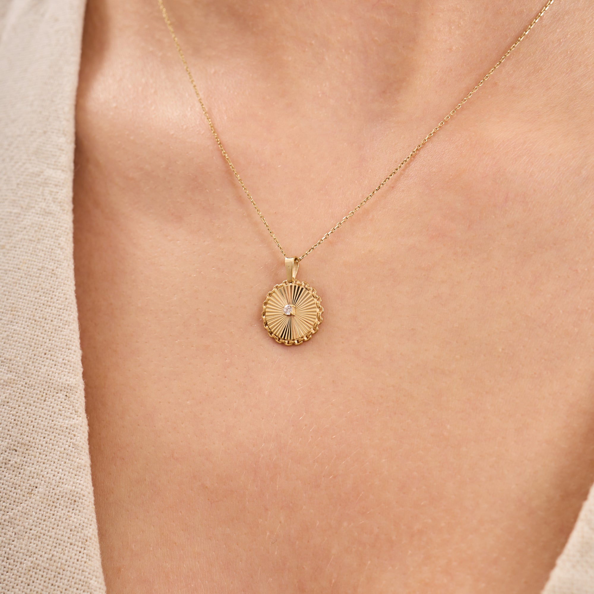 14K Gold Diamond Fluted Round Necklace – Linka