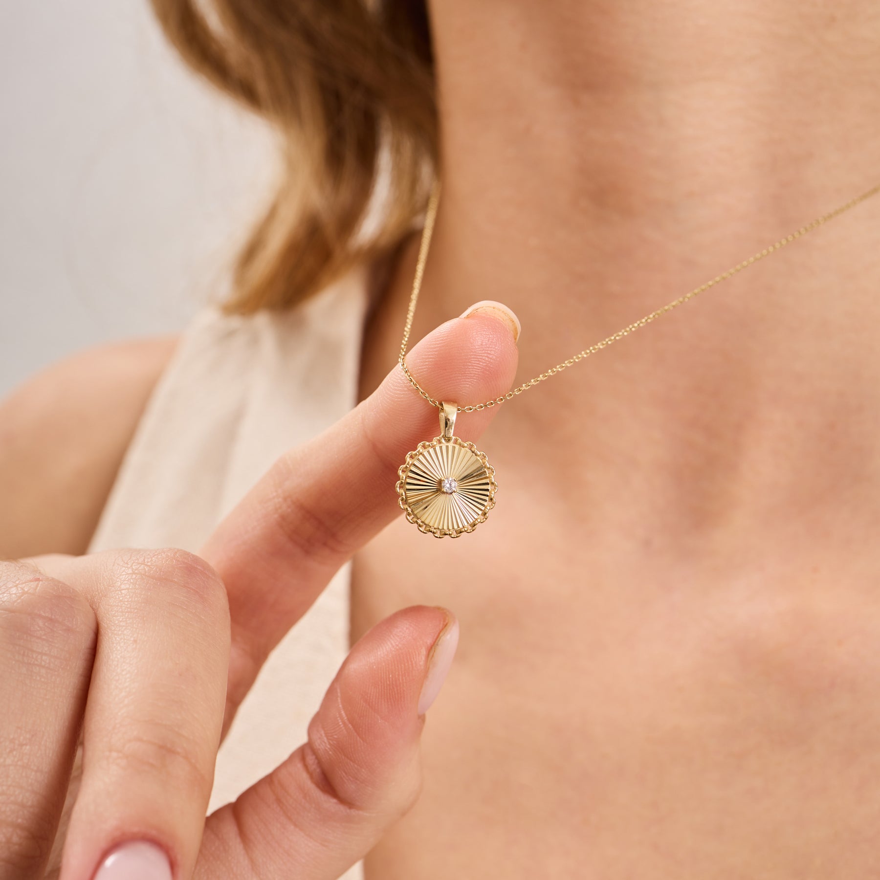 14K Gold Diamond Fluted Round Necklace – Linka