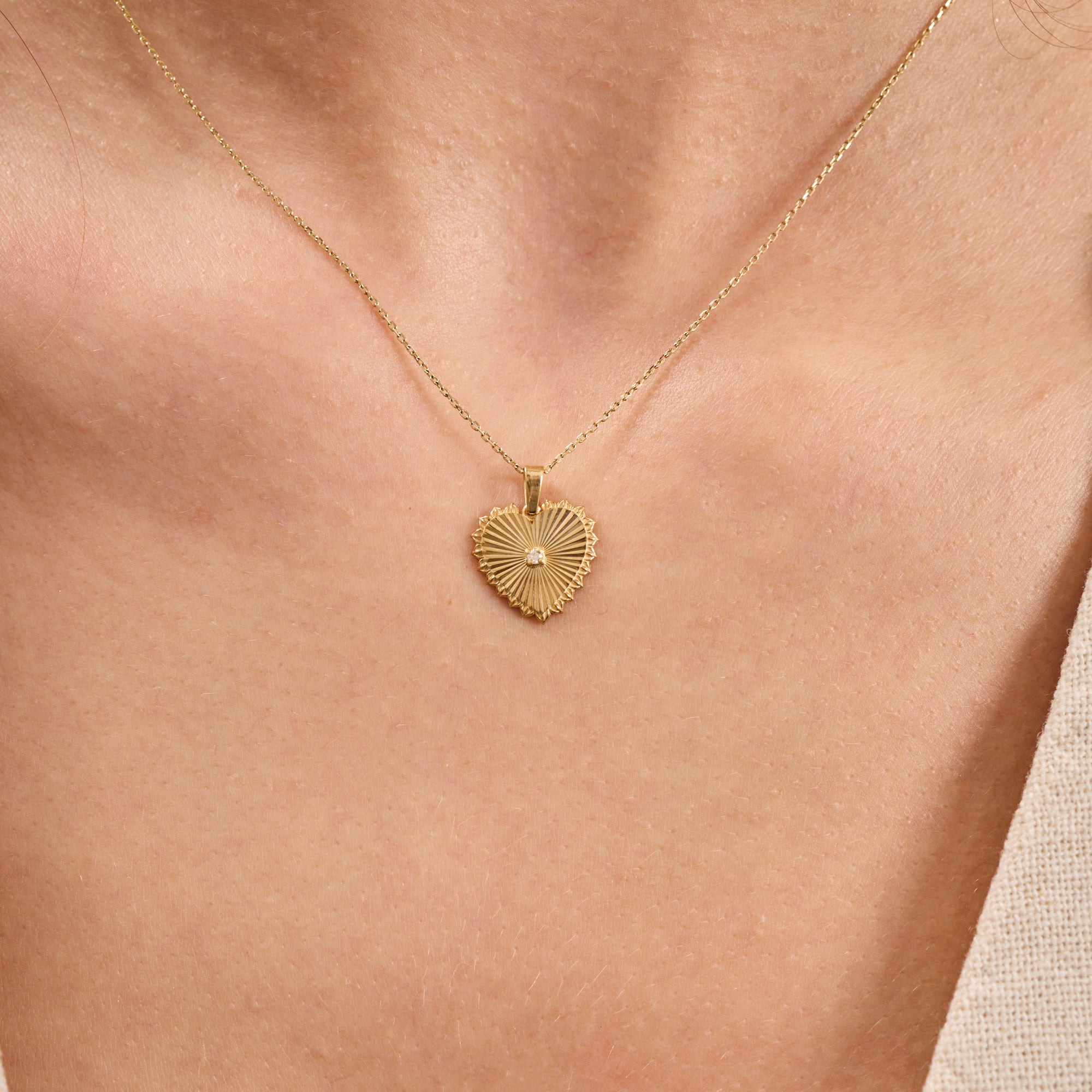 14K Gold Diamond Fluted Heart Necklace – Maris