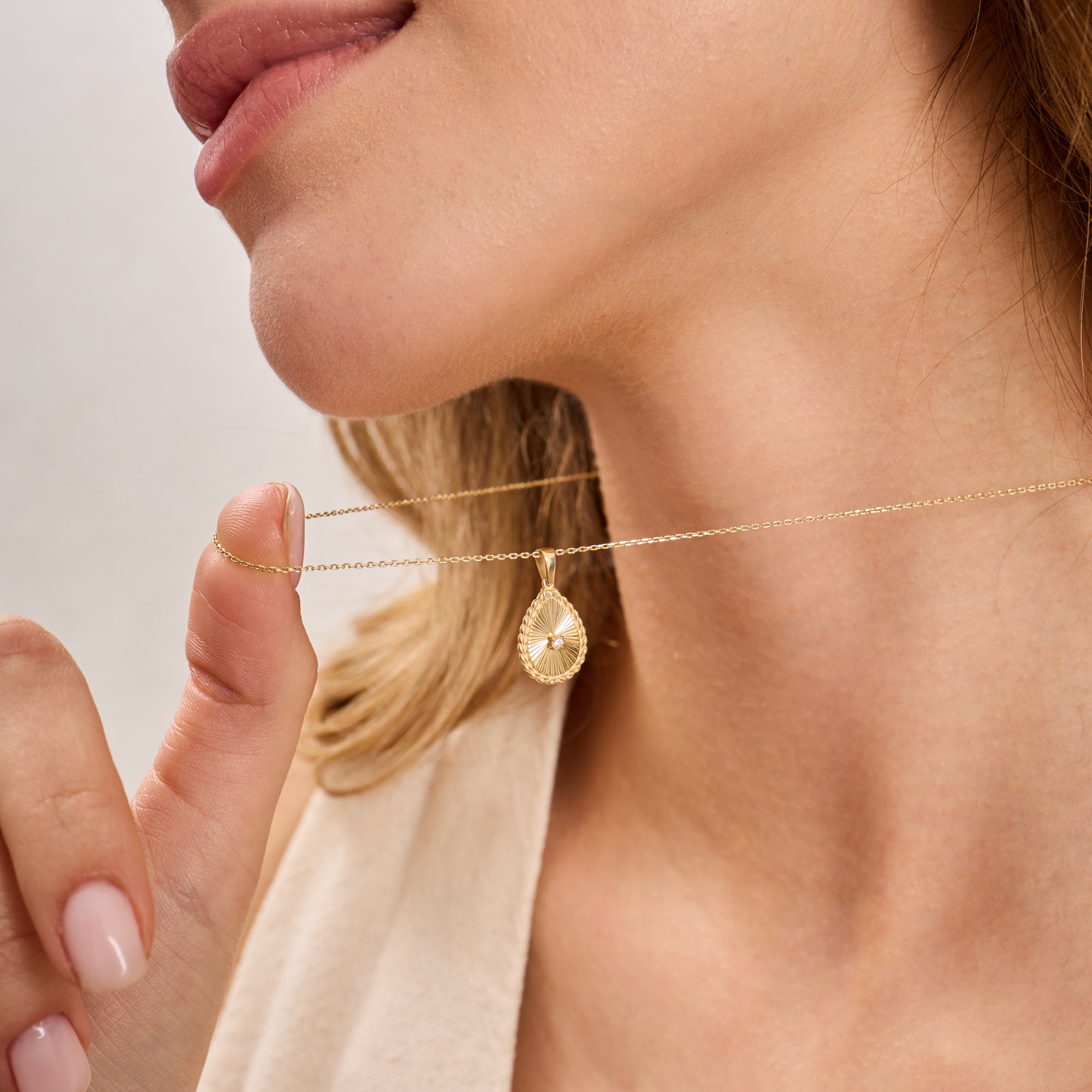 14K Gold Diamond Fluted Teardrop Necklace – Olea