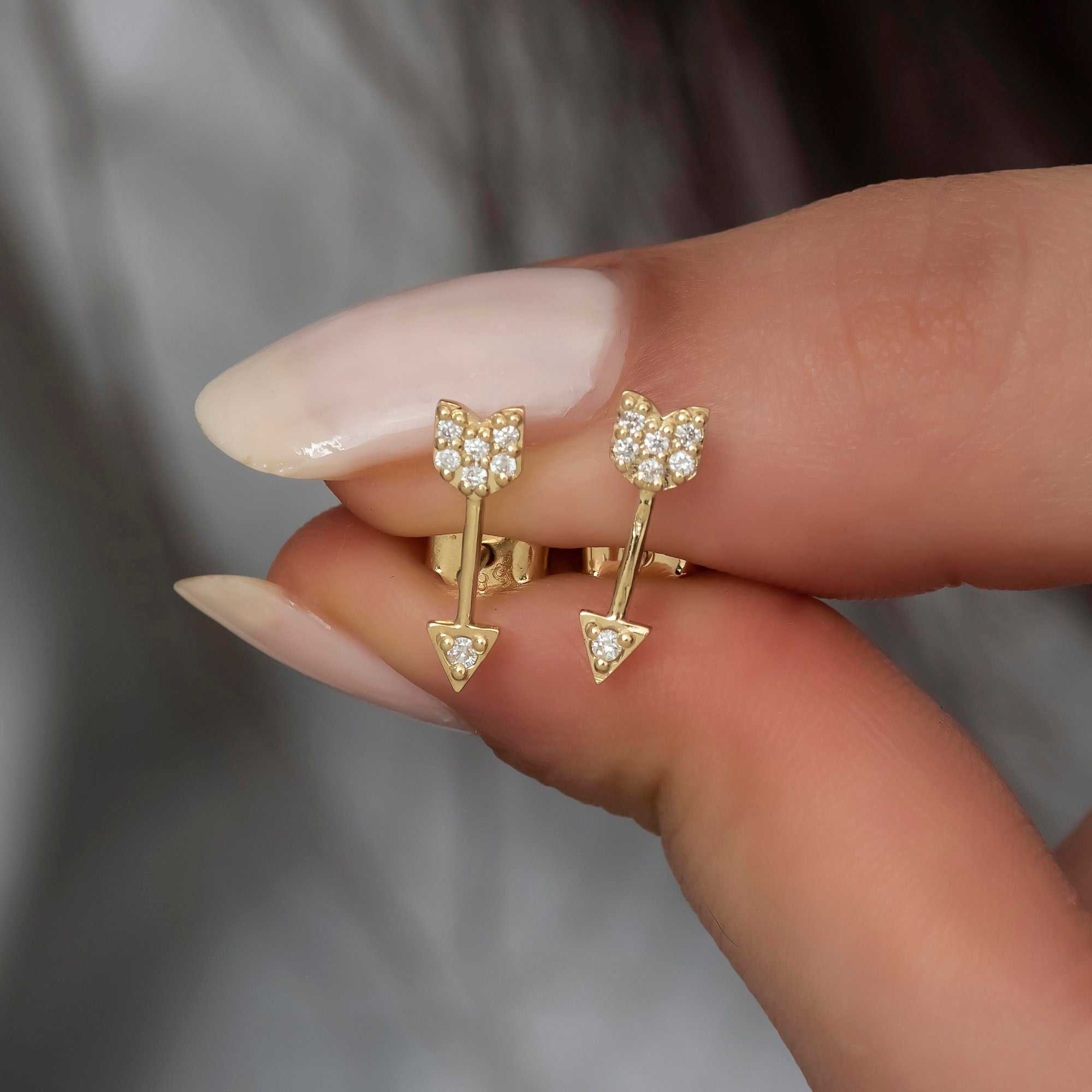 14K Gold Diamond Arrow Stud Earrings – Arcus