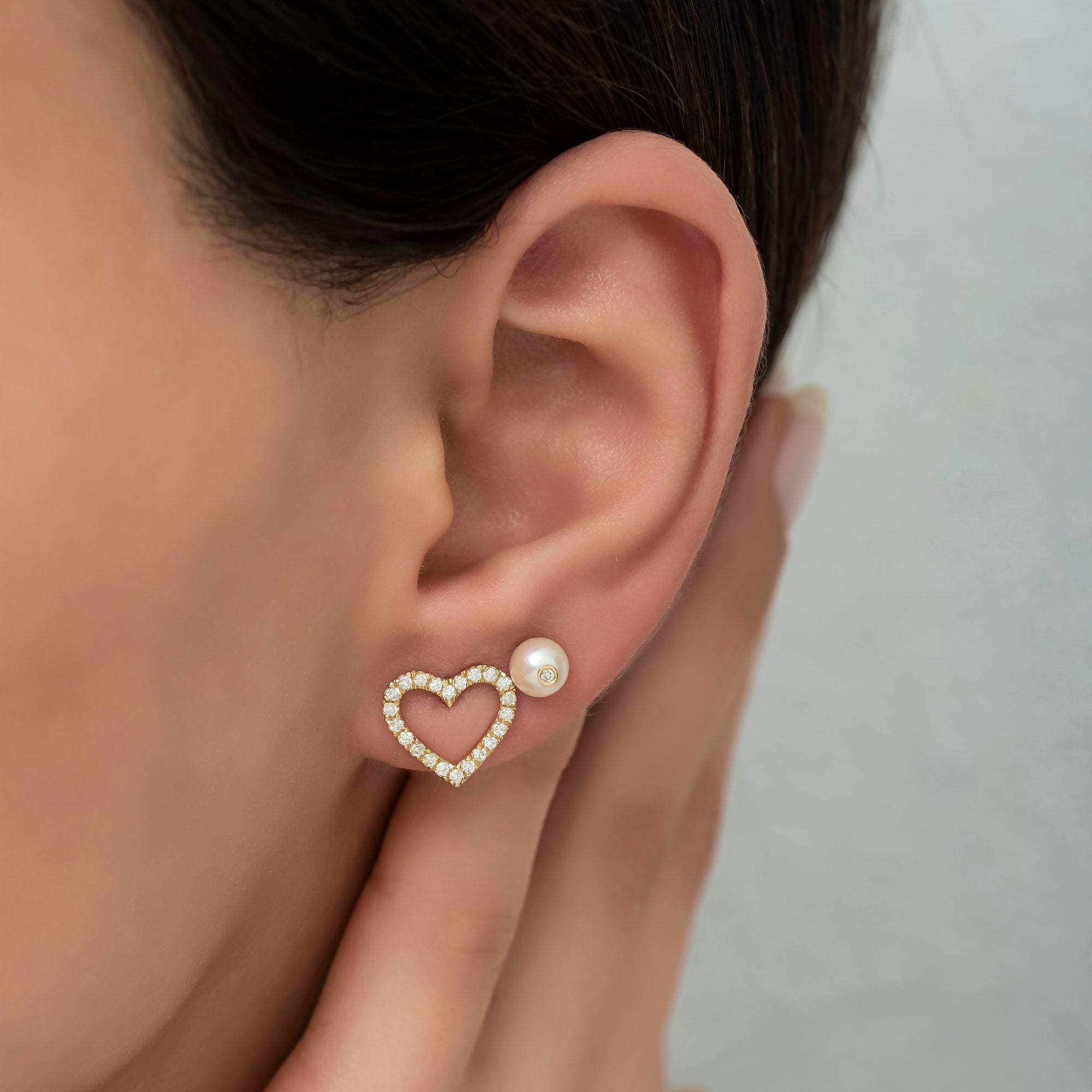 14K Gold Diamond Heart Stud Earrings — Corvelle