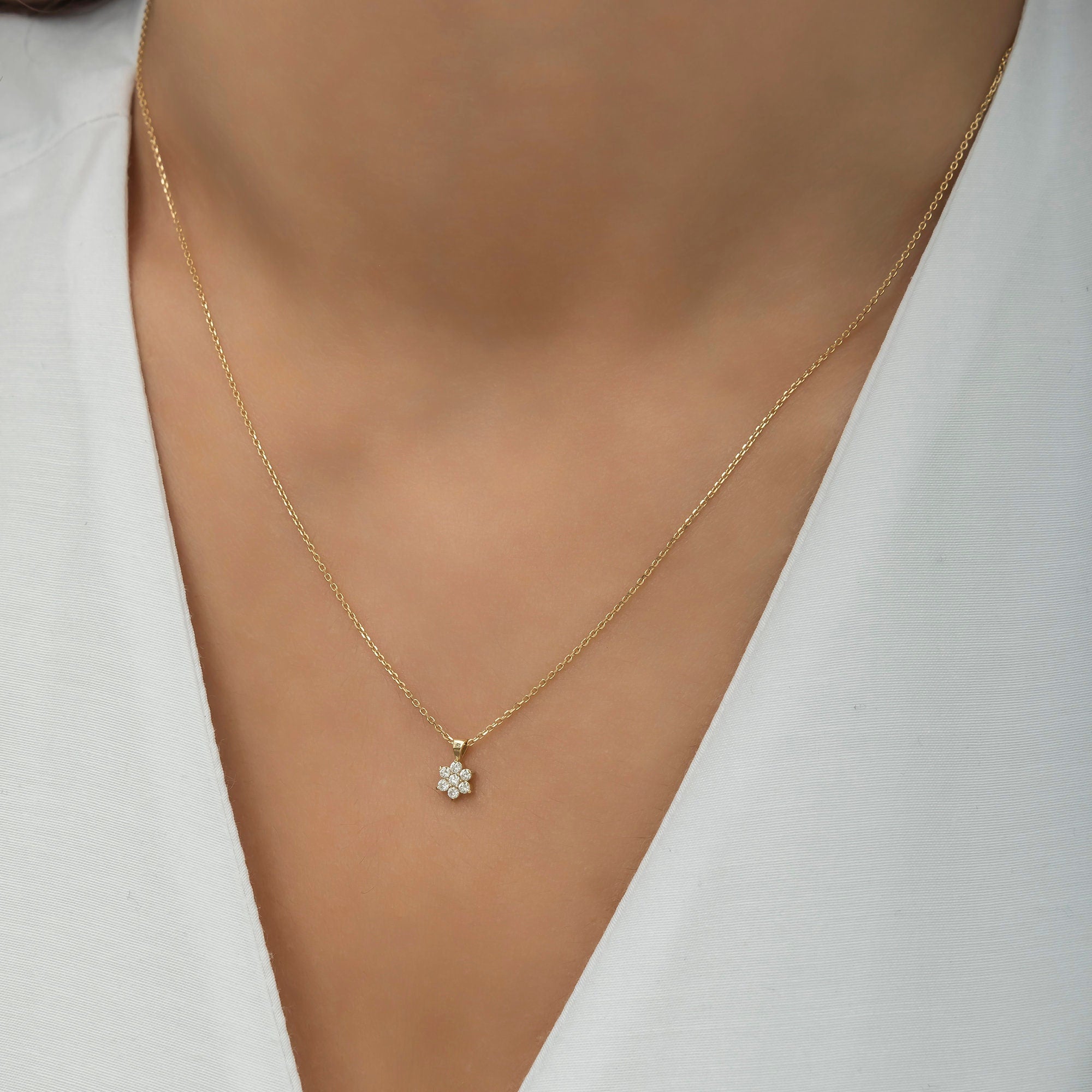 Timeless 14K gold necklace adorned with a radiant diamond flower pendant. An elegant and versatile accessory that makes a heartfelt gift for her on Mother’s Day, Valentine’s Day, Christmas, or any meaningful celebration.