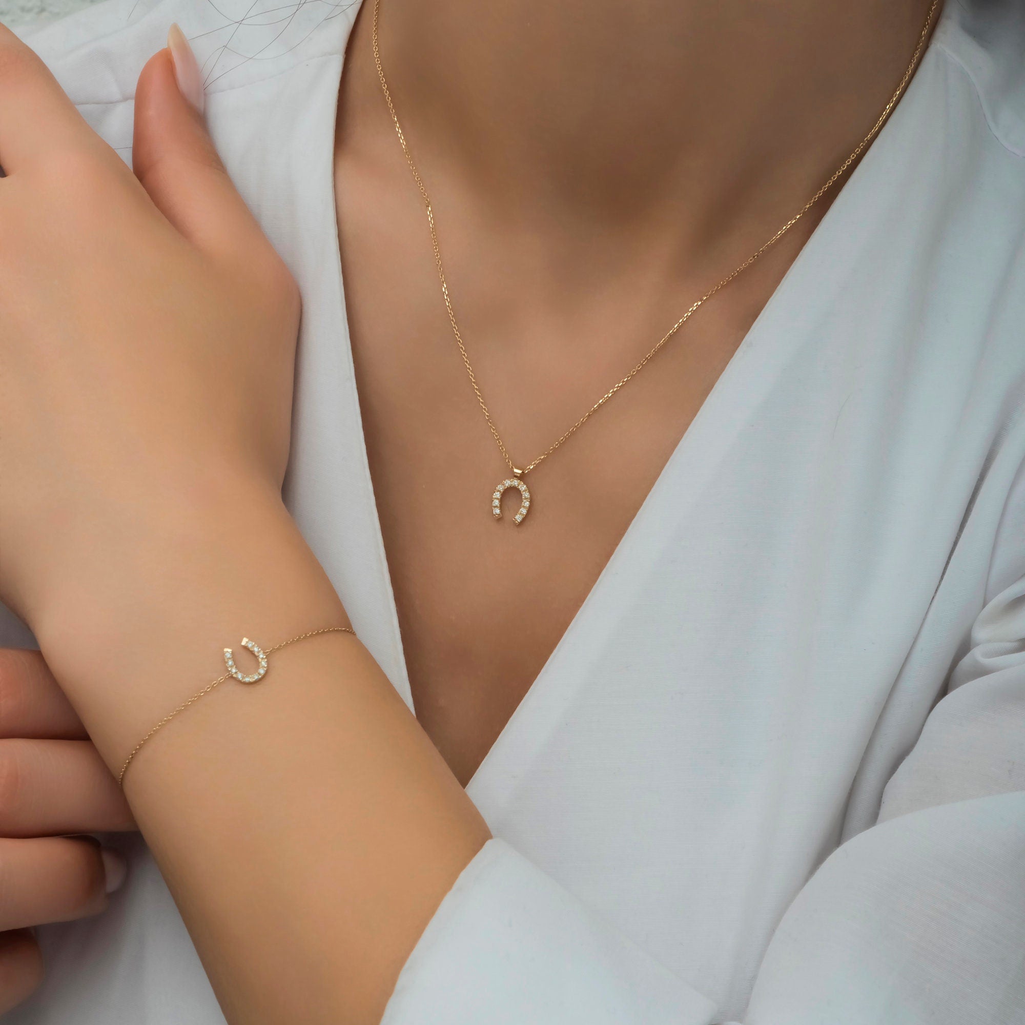 14K Gold Diamond Horseshoe Necklace – Fortuna